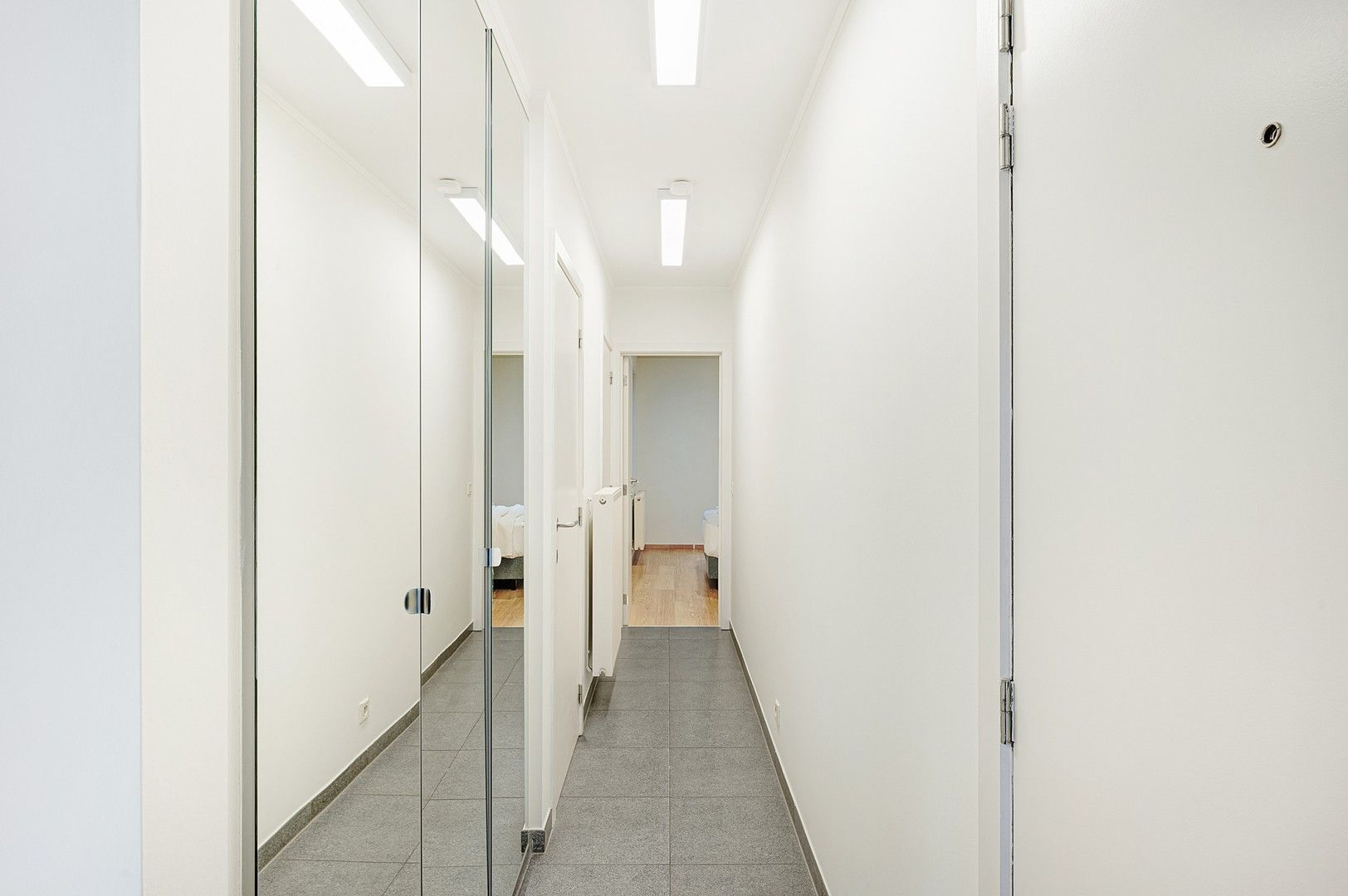 Hedendaags en lichtrijk appartement, centraal gelegen in Knokke. foto 16