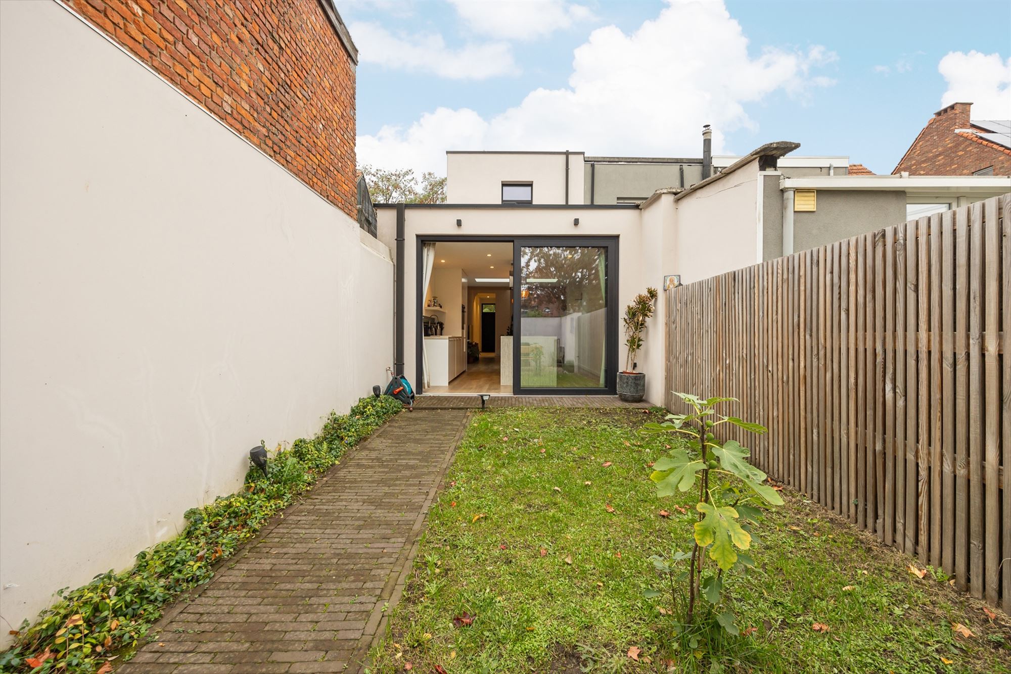 Modern gerenoveerde woning met 2 slpkmrs. en tuin foto 18