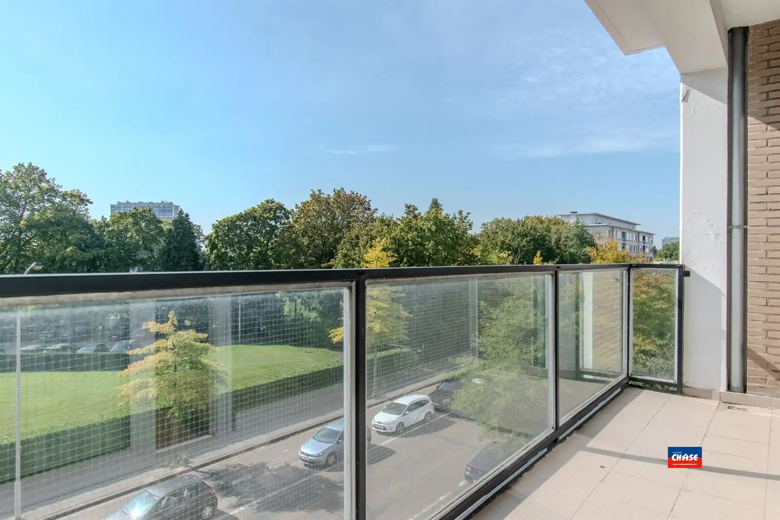 Ruim appartement met 3 slaapkamers, 2 terrassen en autostaanplaats foto 7