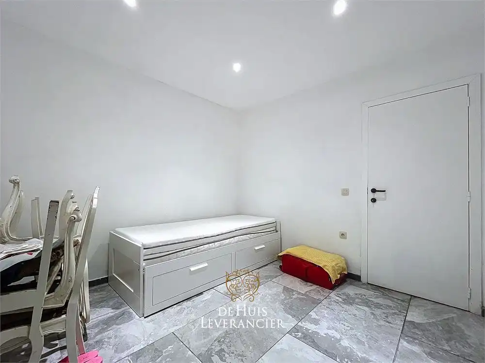 RUIME woning te koop (8 slpks, 2 badk) die ook perfect als tweewoonst kan dienen foto 23