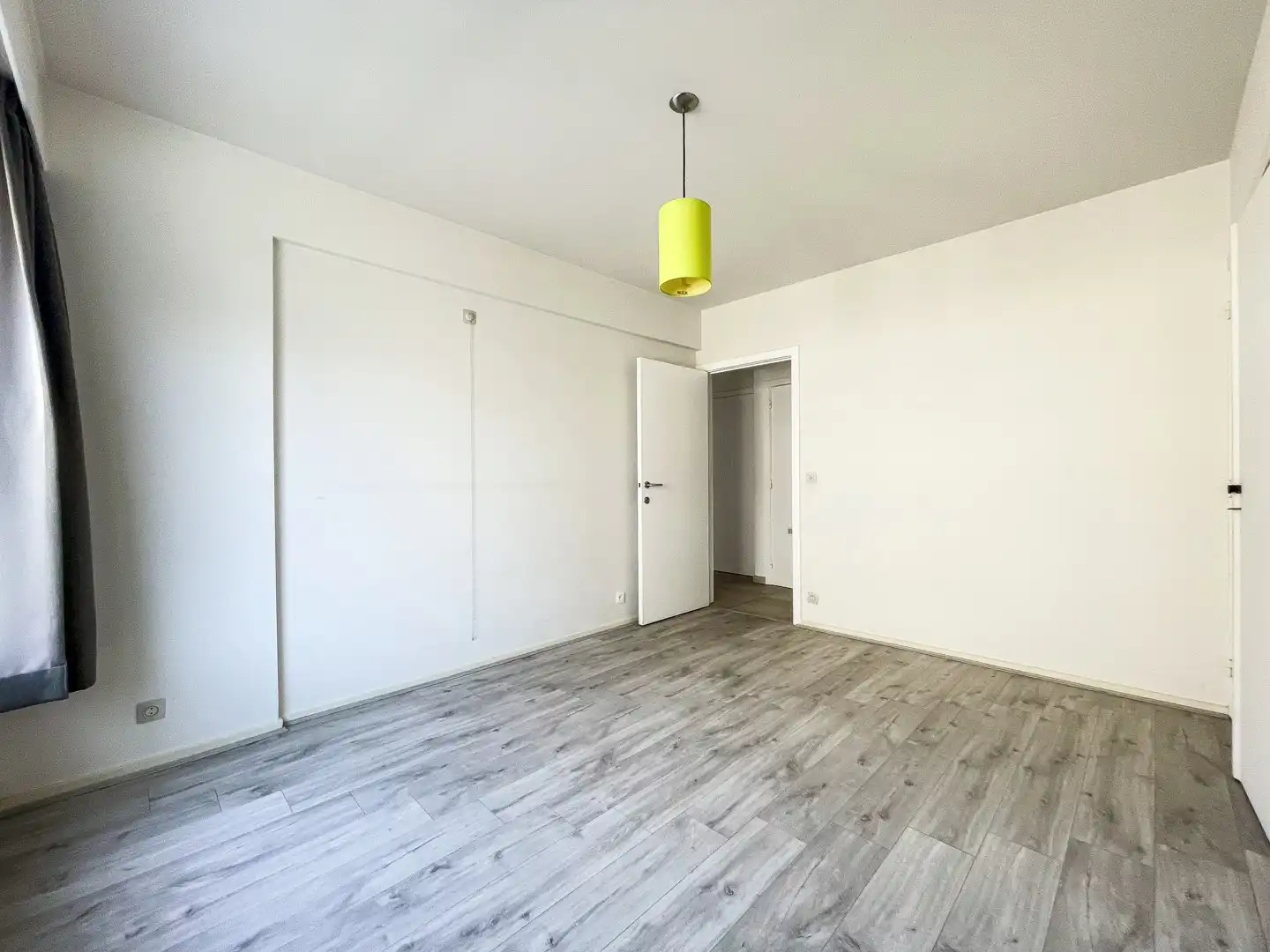 Recent gerenoveerd, lichtvol hoekappartement. Riant zicht op Lippenslaan en Kopsdreef. Mogelijkheid tot aankoop garage op gelijkvloers.  foto 12