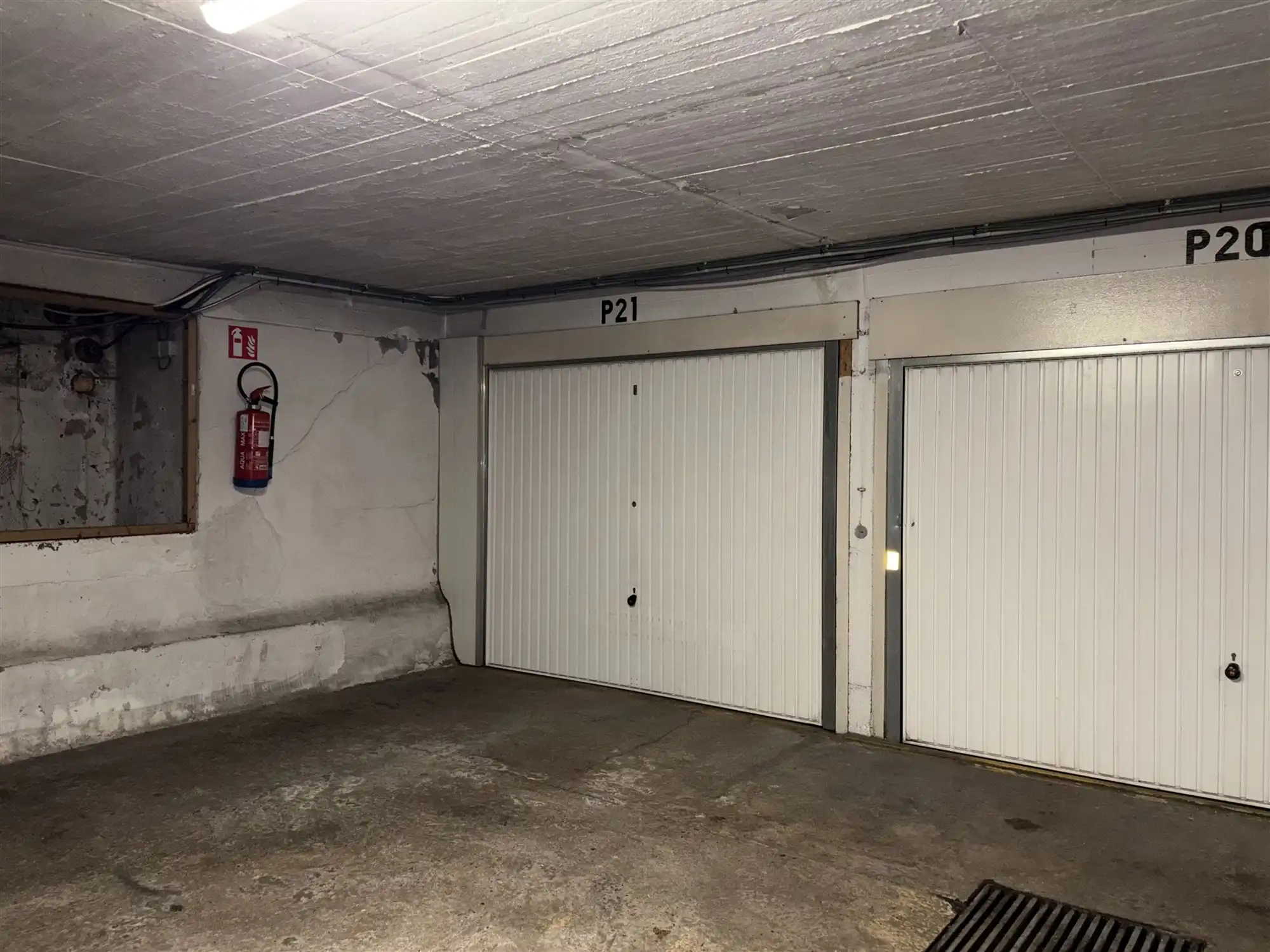 Gesloten garagebox met sectionale poort foto 3