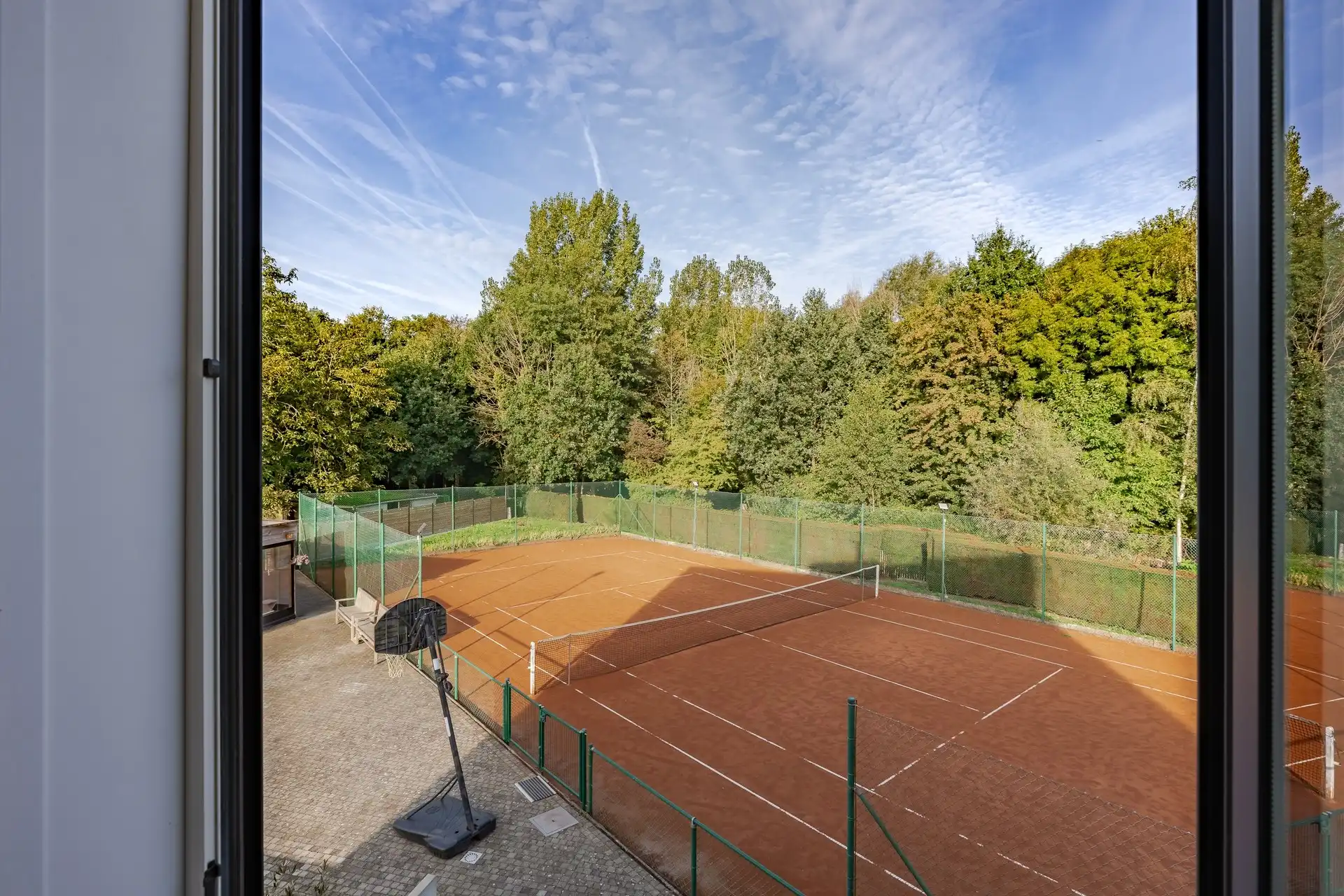 Exclusieve woning met 5 slaapkamers, tennisplein, poolhouse en ruime tuin foto 25