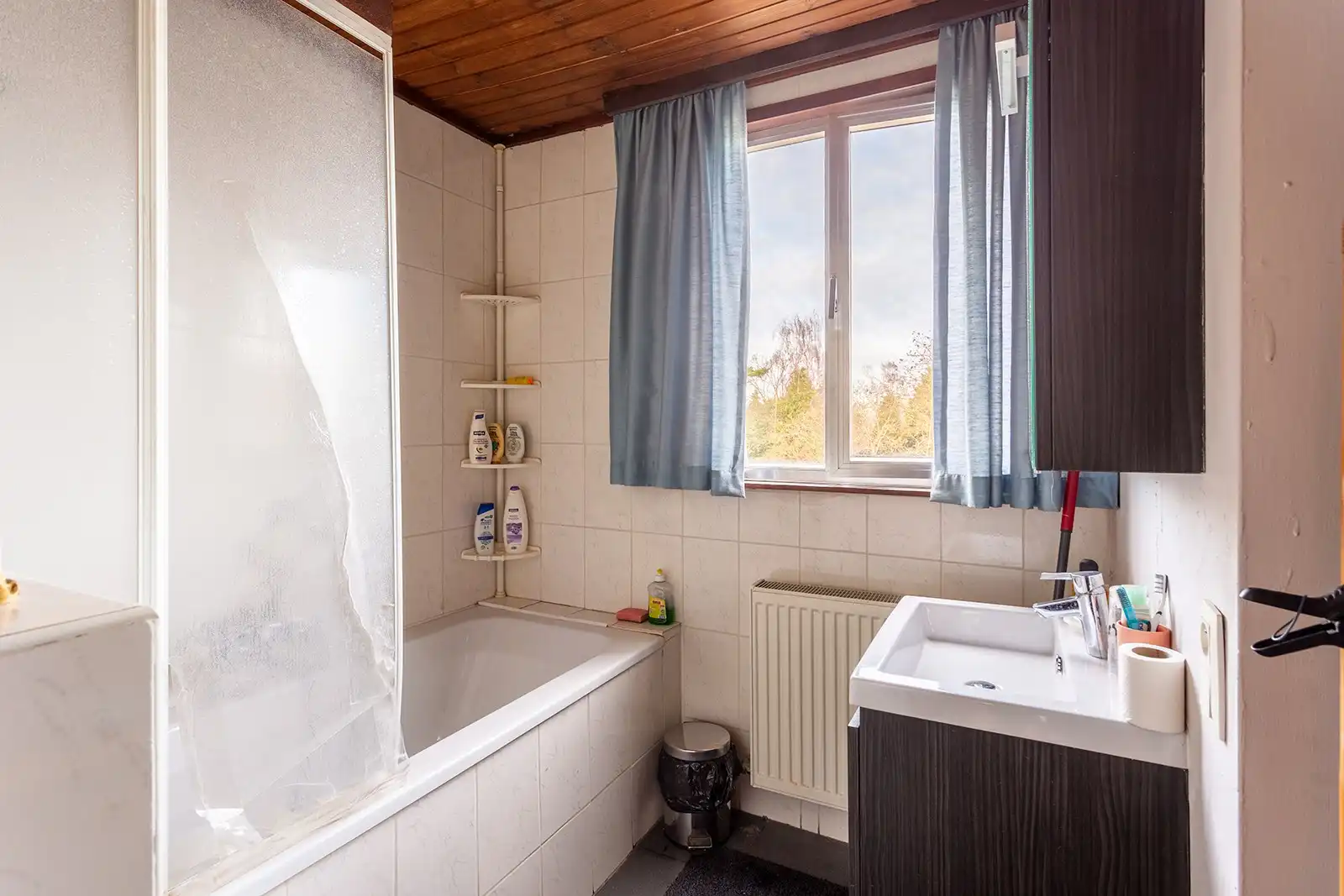 Ruime te renoveren woning met top potentieel en zwembad foto 22