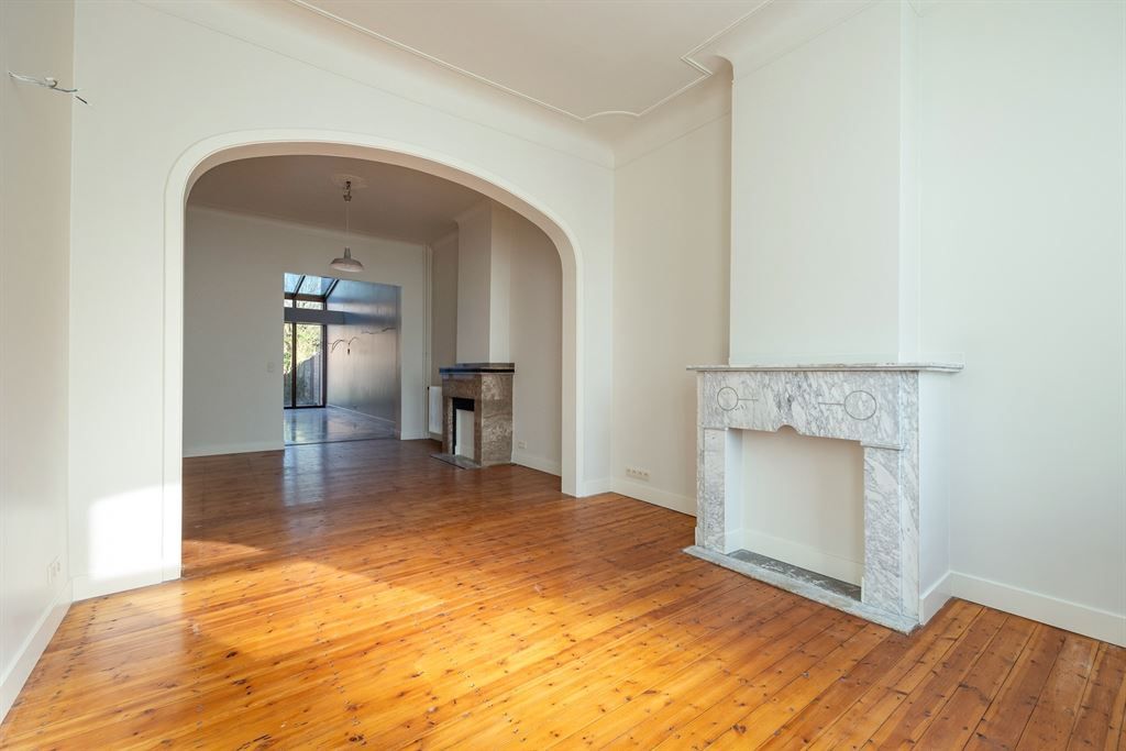 Stijlvol gerenoveerde woning met zonnige tuin! foto 2