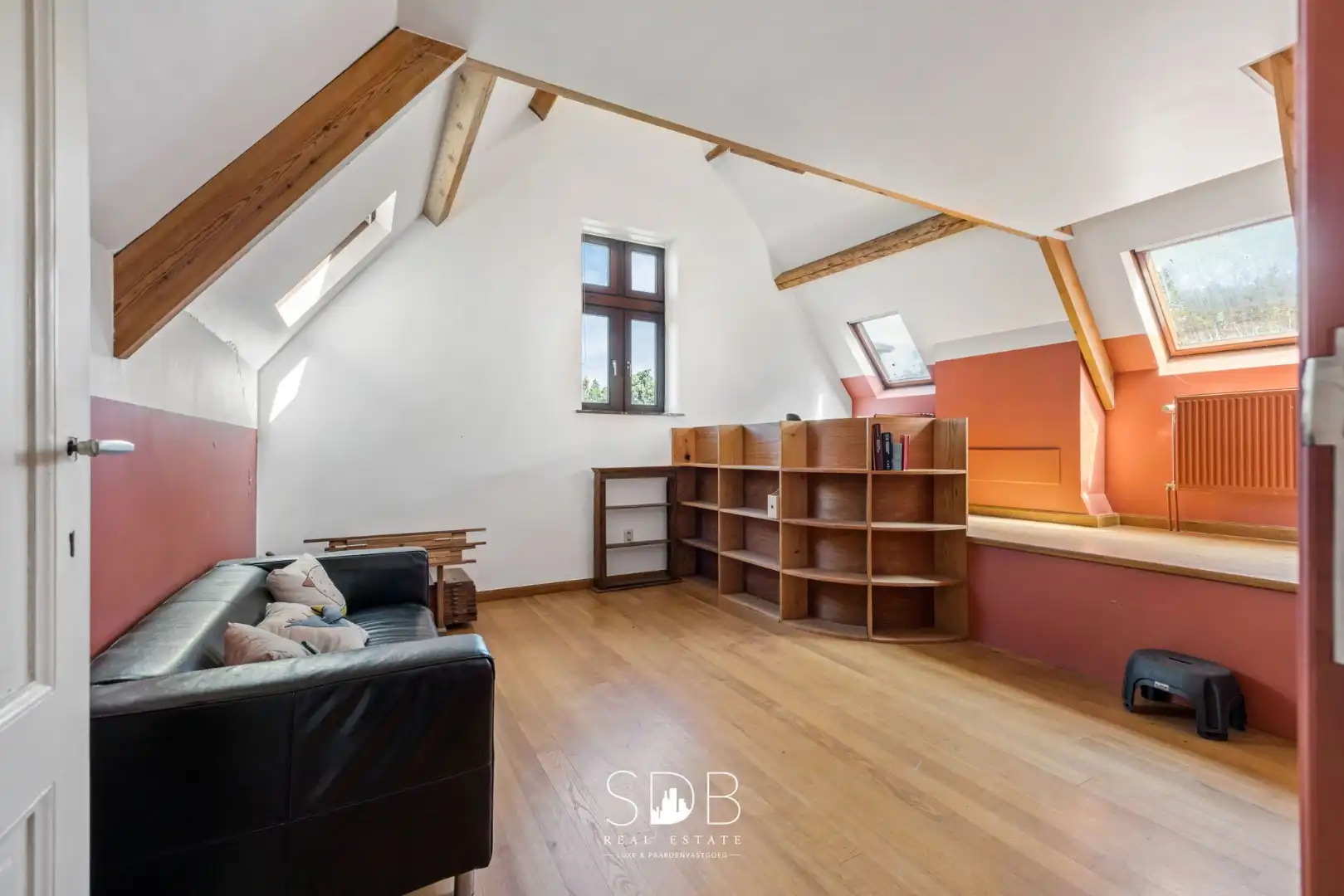 Prachtig kasteel met omringend park, weilanden en stalgebouw op circa 5hectare foto 22