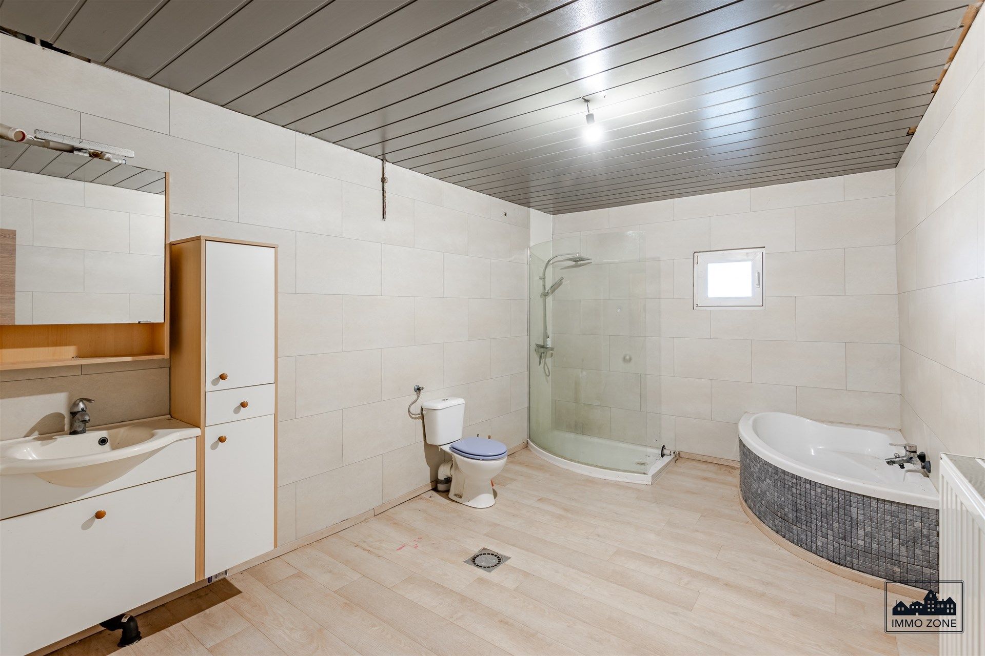 Te renoveren woning in centrum Hamme met veel potentieel foto 8