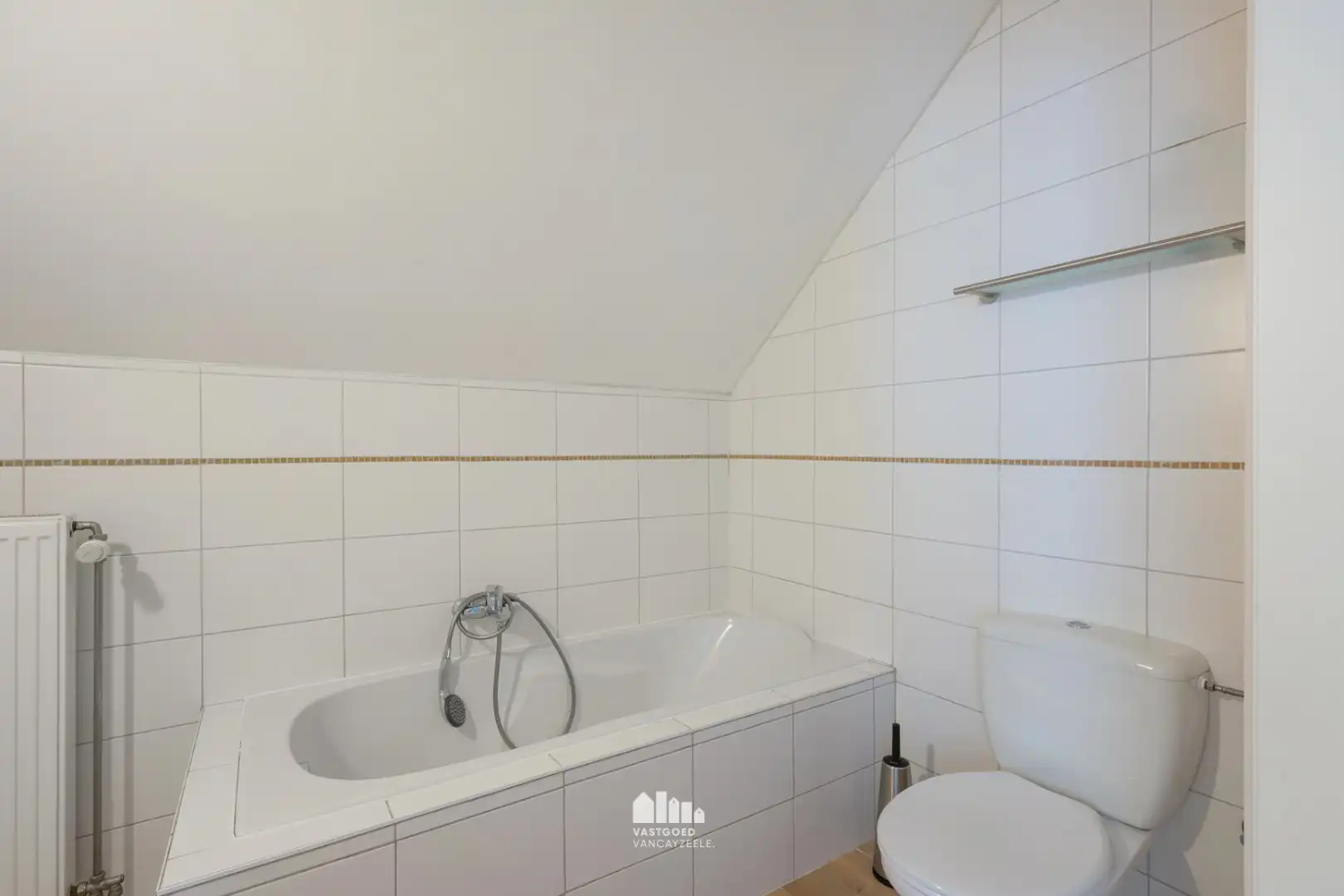 Instapklare, energiezuinige woning met tuin en dubbele garage in hartje Voormezele foto 21