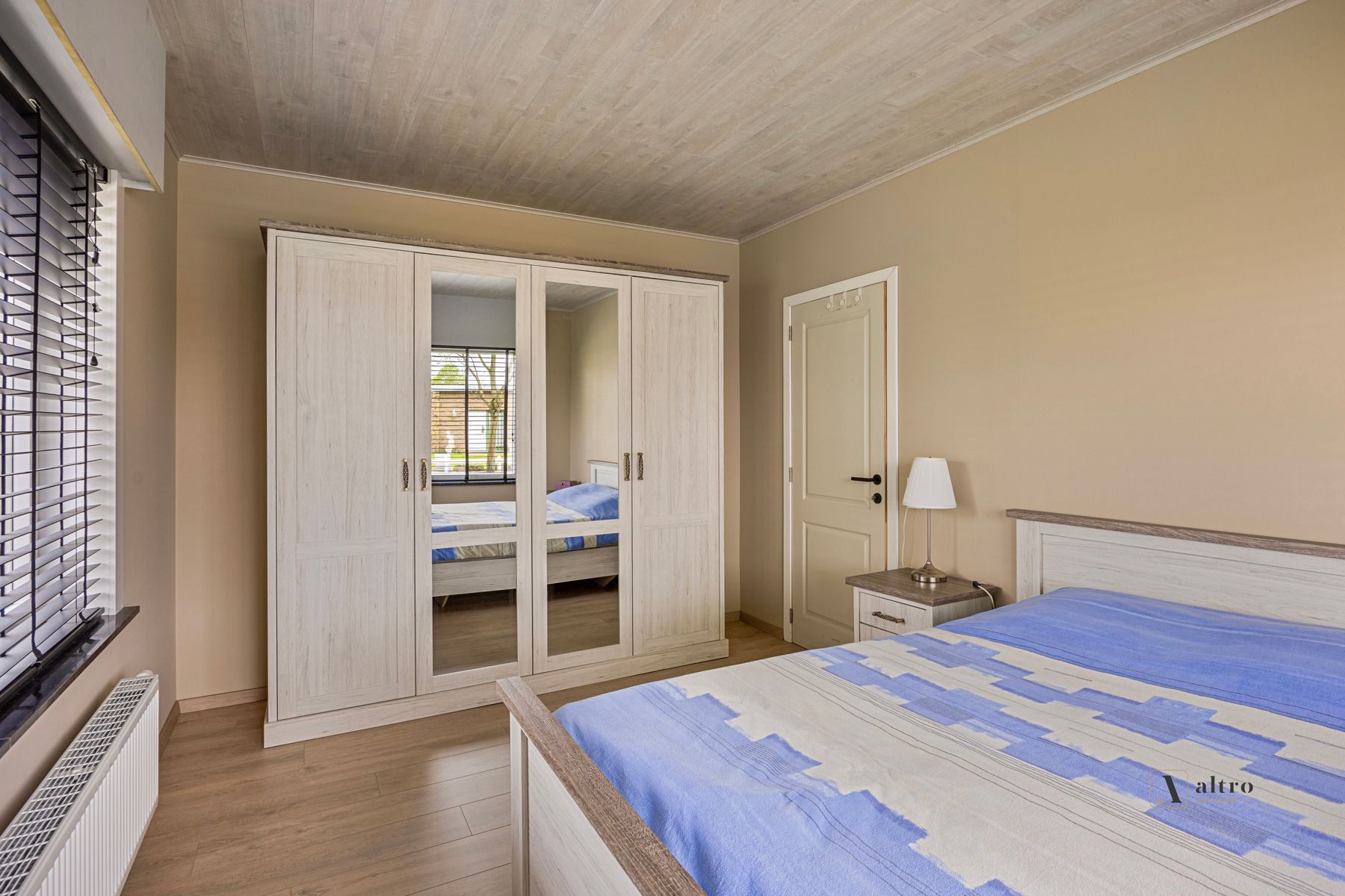 Deels gerenoveerde woning in het groene Bellem foto 9