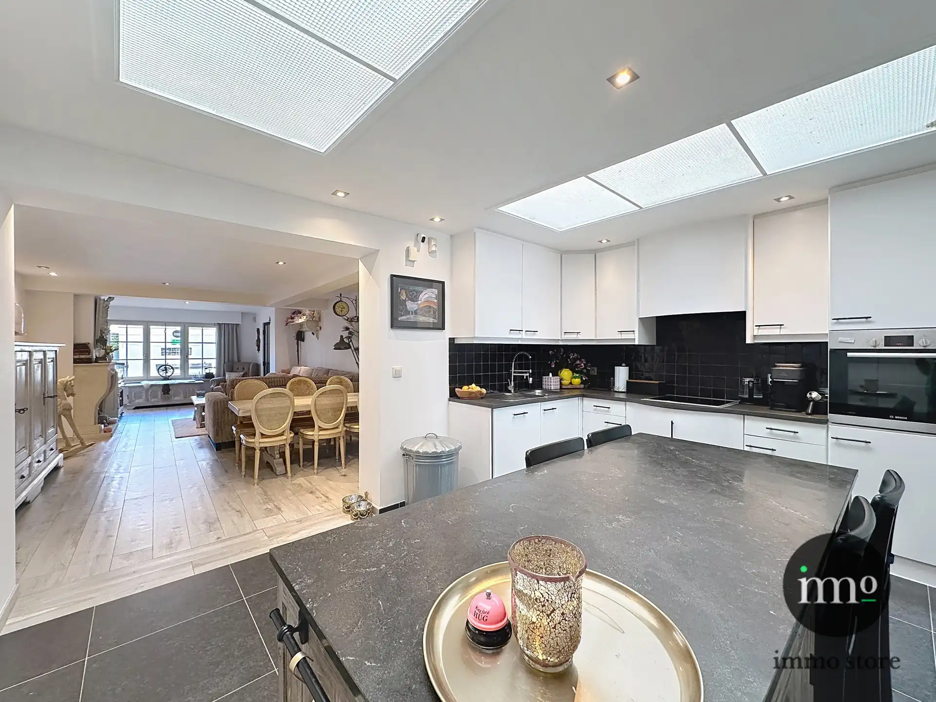 Compleet gerenoveerde burgerwoning met 2 slaapkamers en garage foto 5