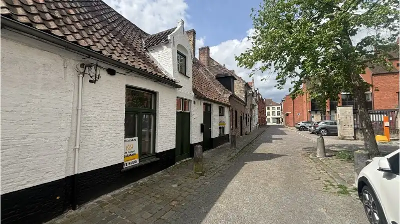 Karaktervolle 2-slaapkamerwoning met ruim TERRAS te huur in Brugge foto 16