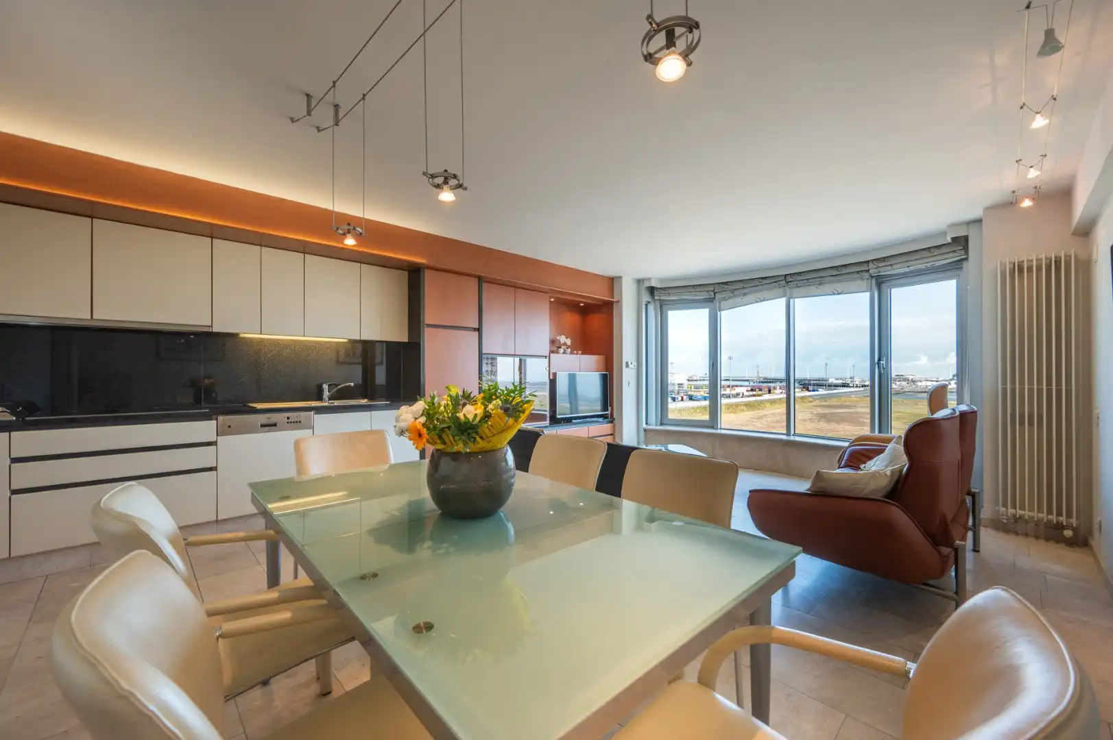 Ruim appartement met FRONTAAL ZEEZICHT foto 2