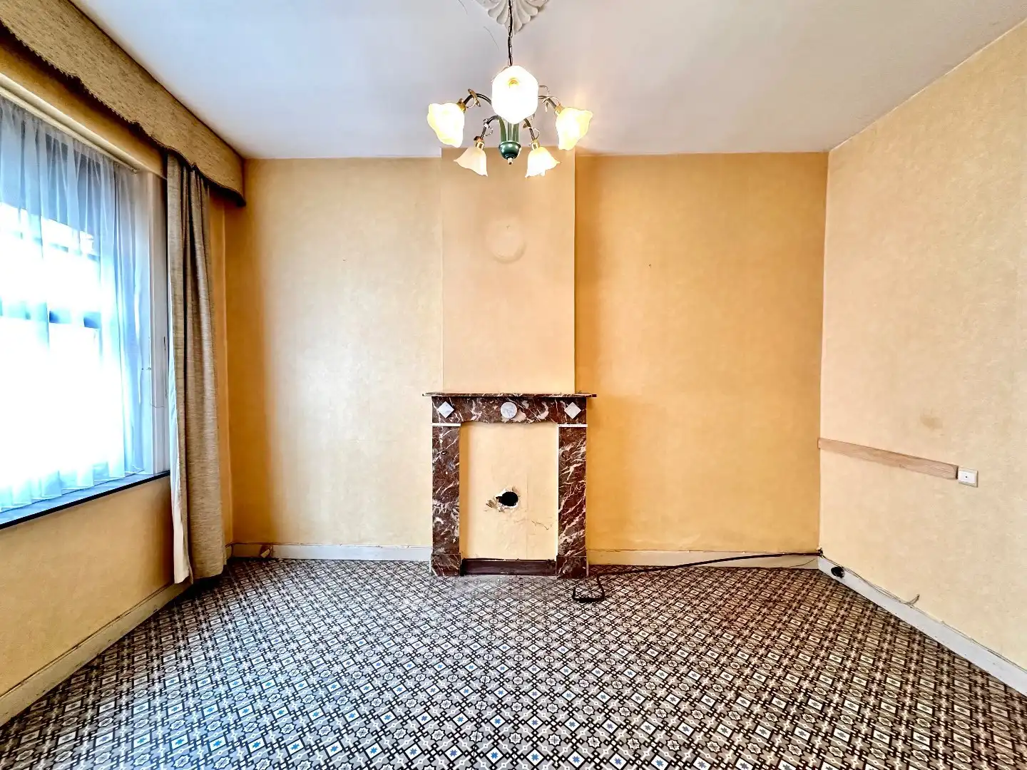 Te renoveren woning met veel mogelijkheden in het hart van Tongeren foto 3