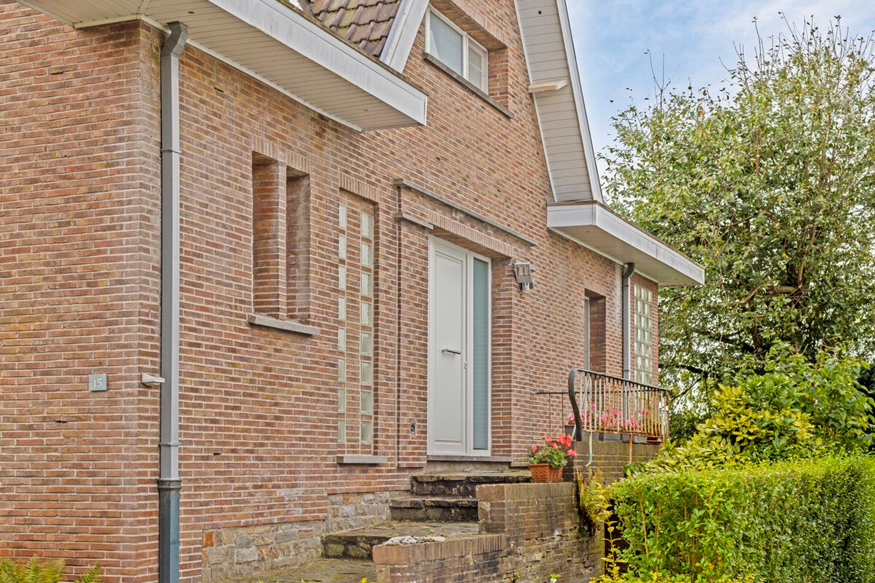 Viergevelwoning in Dilbeek : rust, ruimte en potentieel foto 4