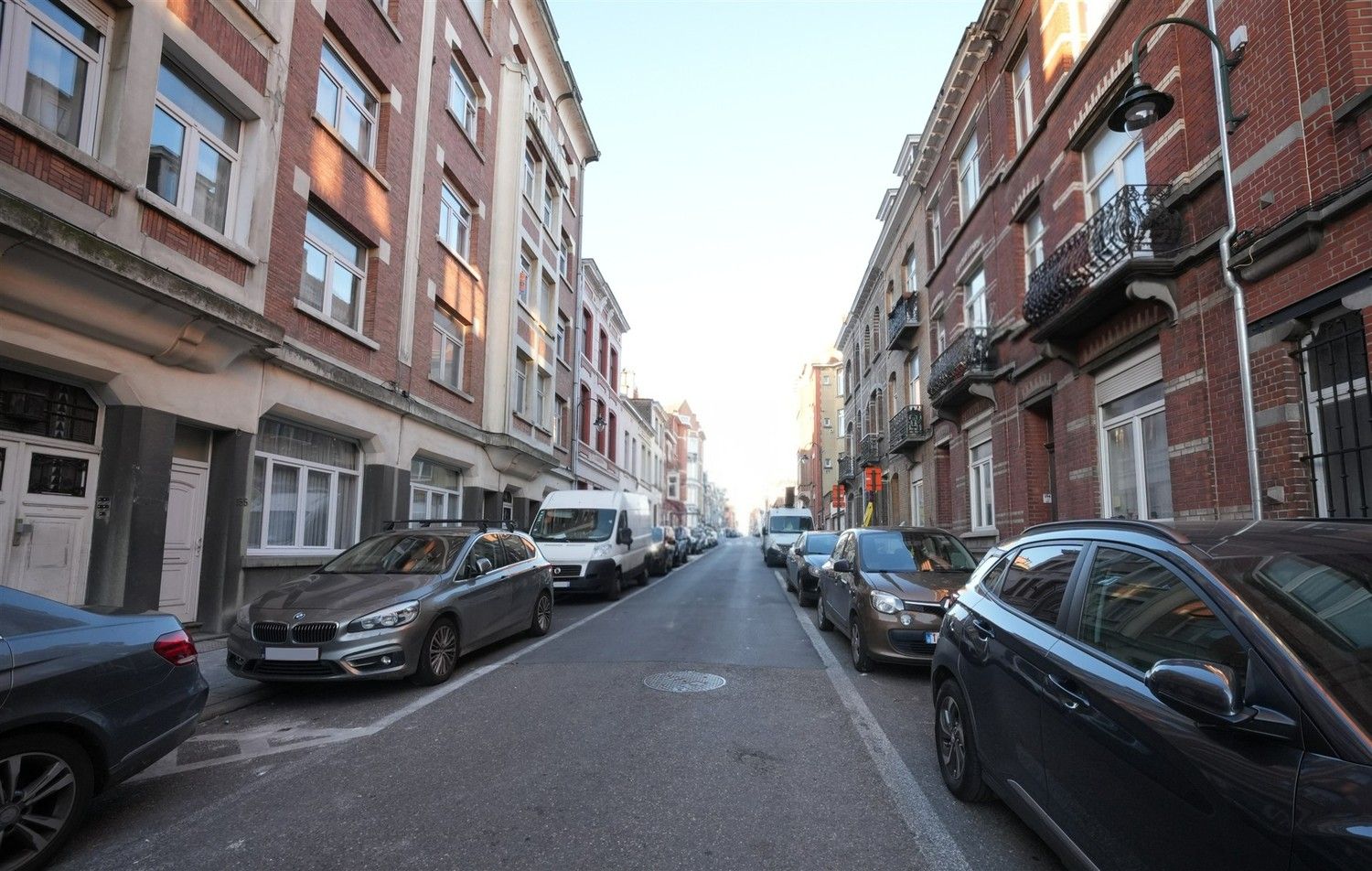 Instapklaar appartement met terras in Jette foto 3