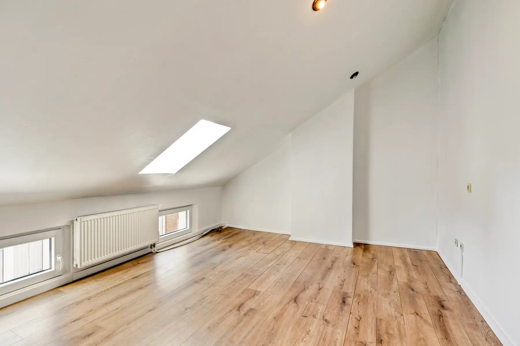 Instapklare & gerenoveerde tweegevelwoning met 4 slaapkamers foto 23