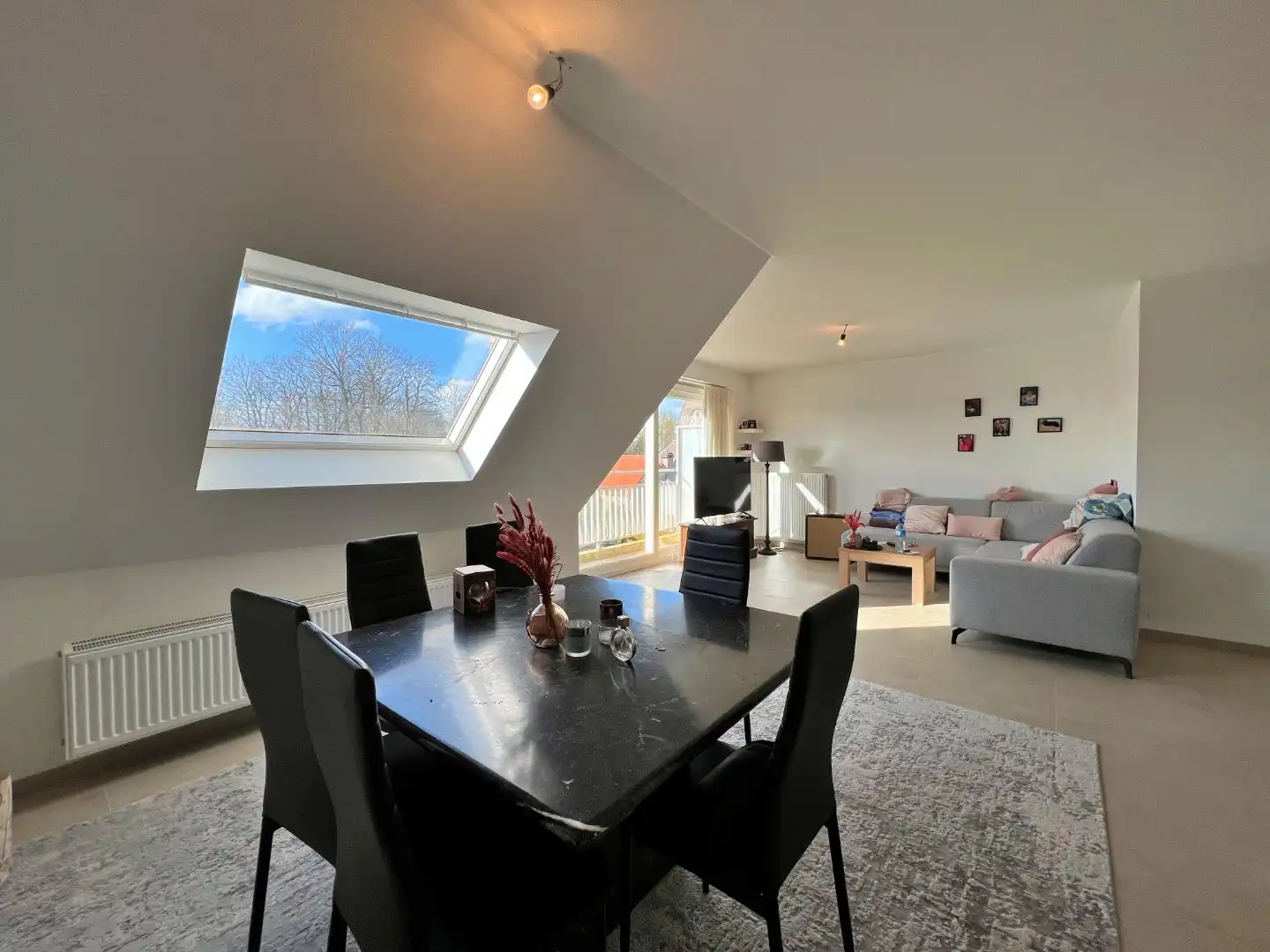 Recent 1-slaapkamer appartement met garage te Merendreedorp foto 4