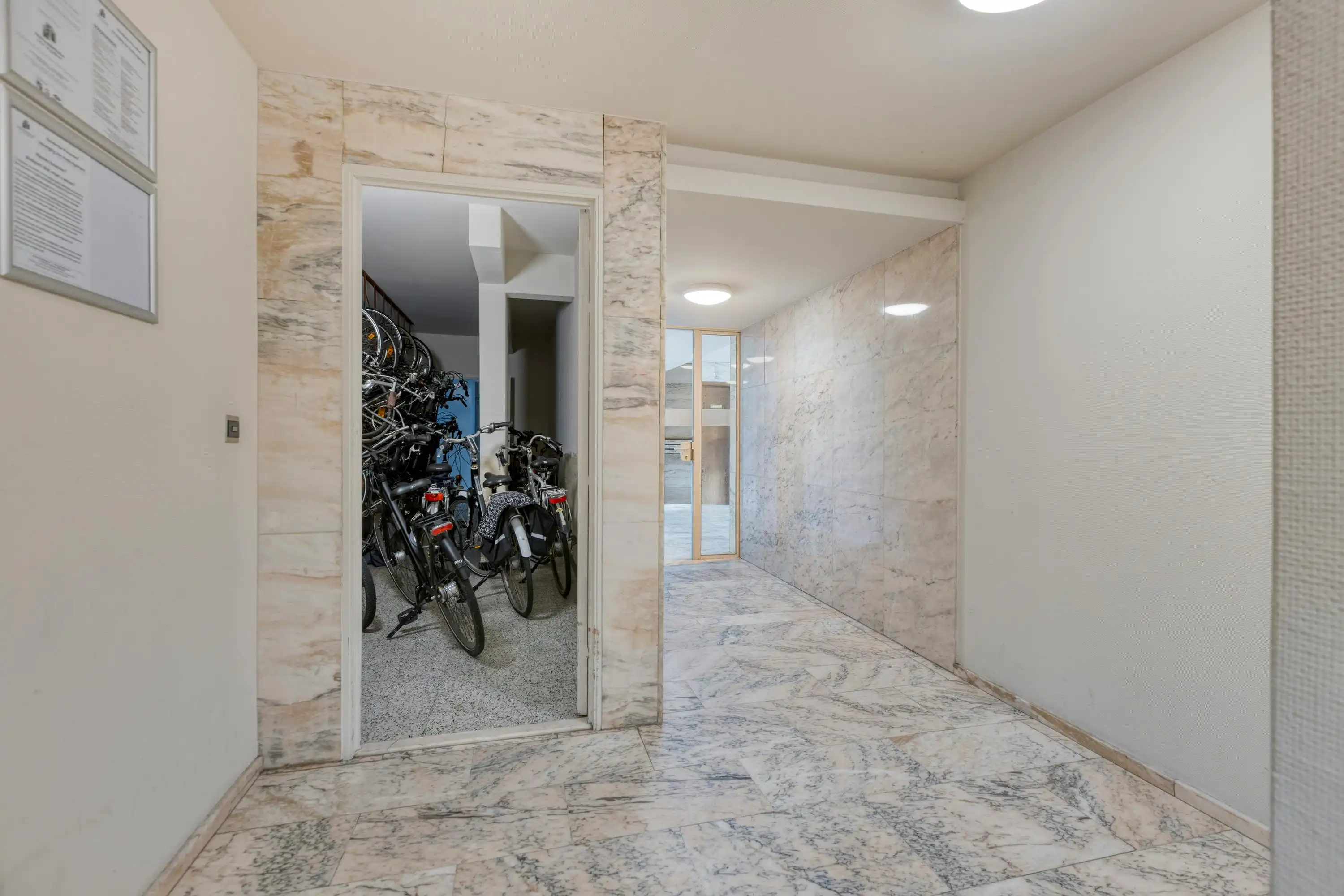 Te renoveren appartement aan het Sint-Katarinaplein  foto 4