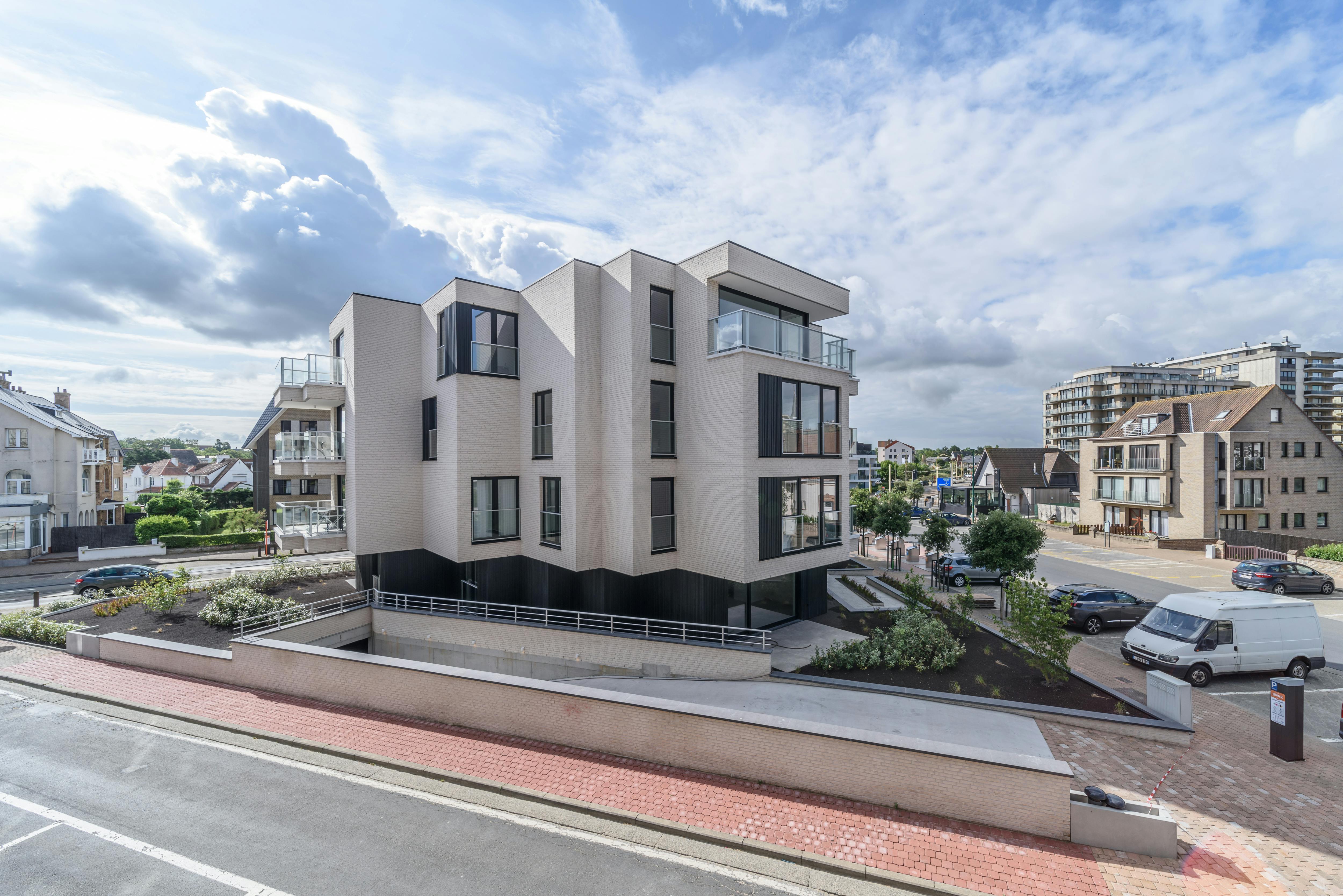 Nieuwbouw garage te koop vlakbij het strand van De Panne foto 5