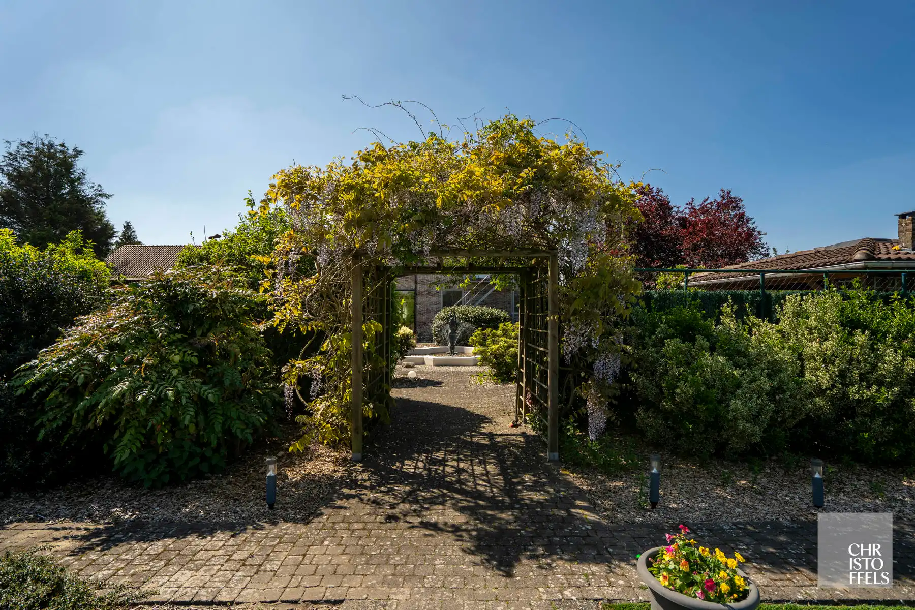 Zeer ruime woning met twee studio's op een perceel van 1950 m²! foto 26