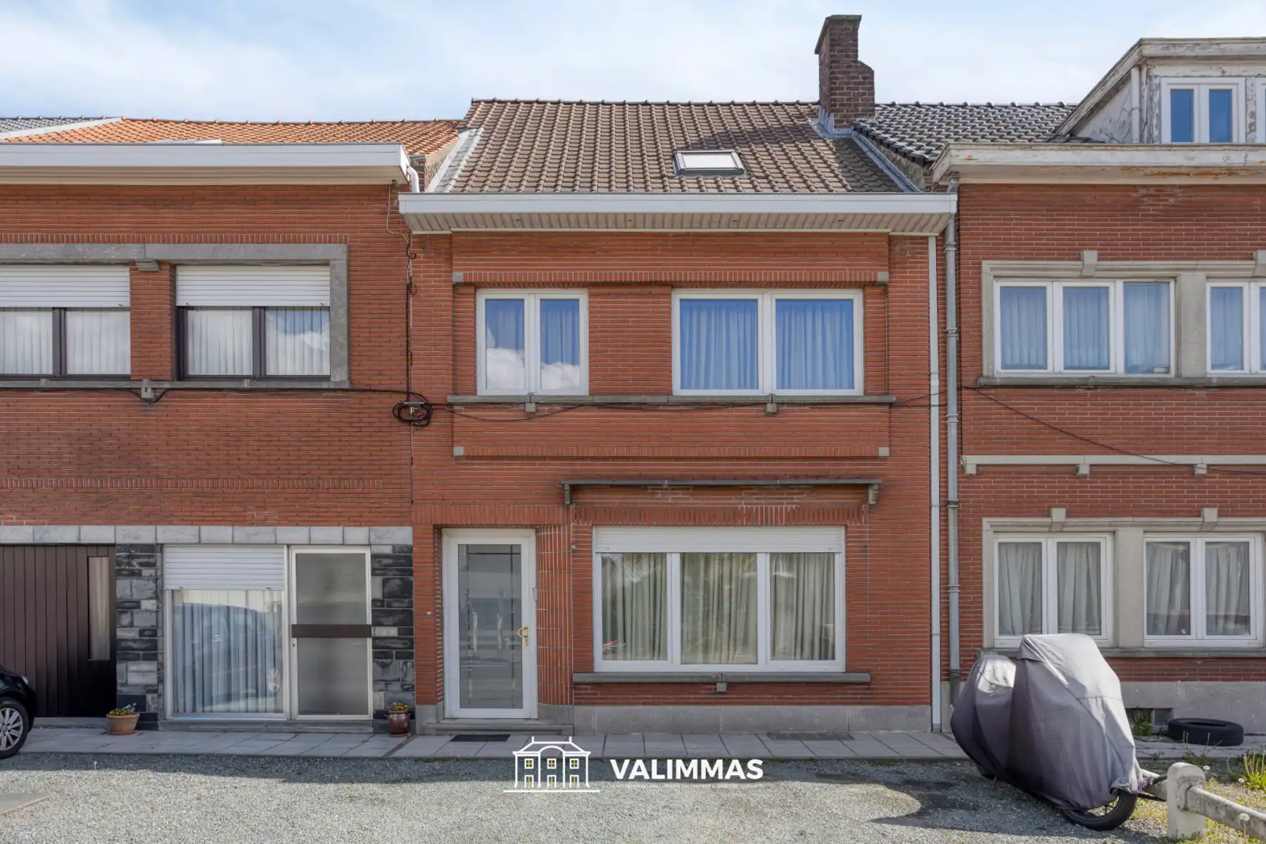 Hoofdfoto van de publicatie: Gerenoveerde, instapklare rijwoning met 2 parkeerplaatsen...