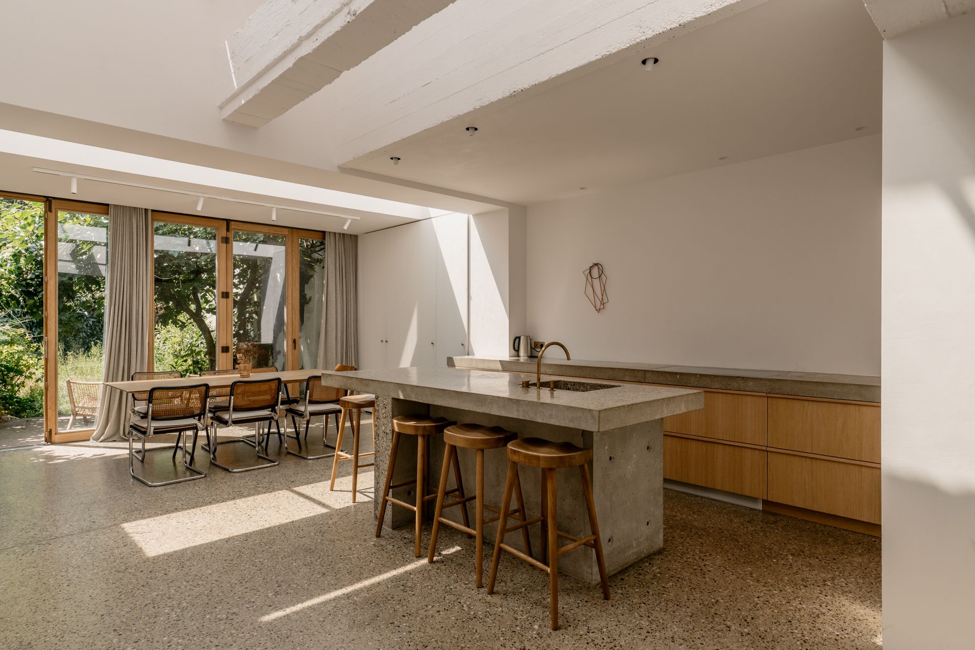 Magnifiek gerenoveerde woning met bostuin nabij het Moorkensplein foto 3