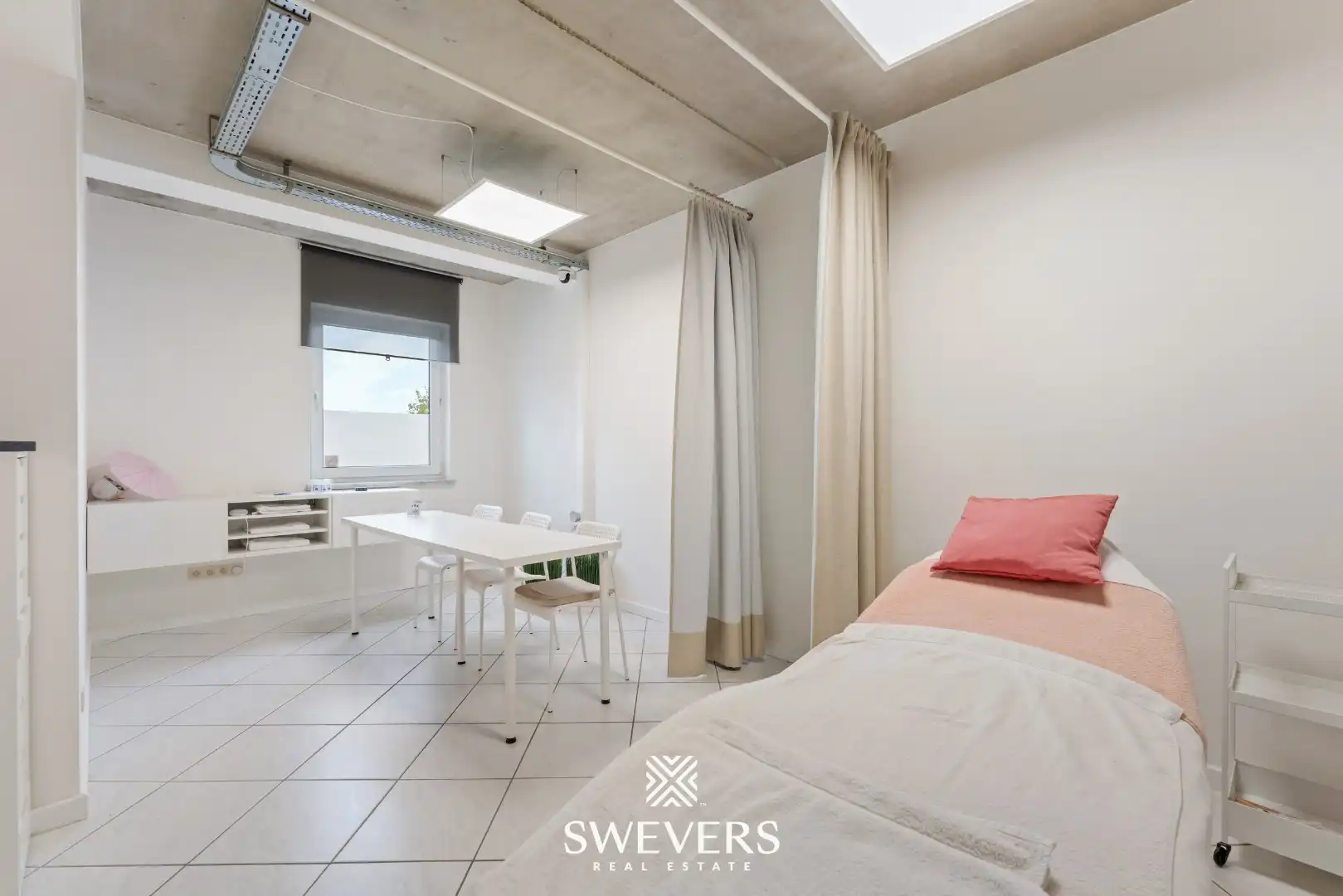 Handelspand met praktische indeling in hartje Tessenderlo foto 21