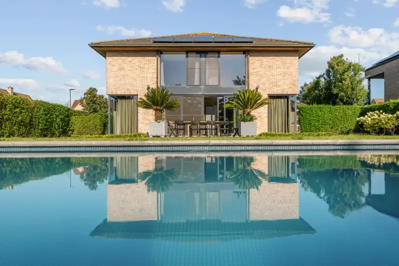 Ruime villa met zwembad  foto {{pictureIndex}}