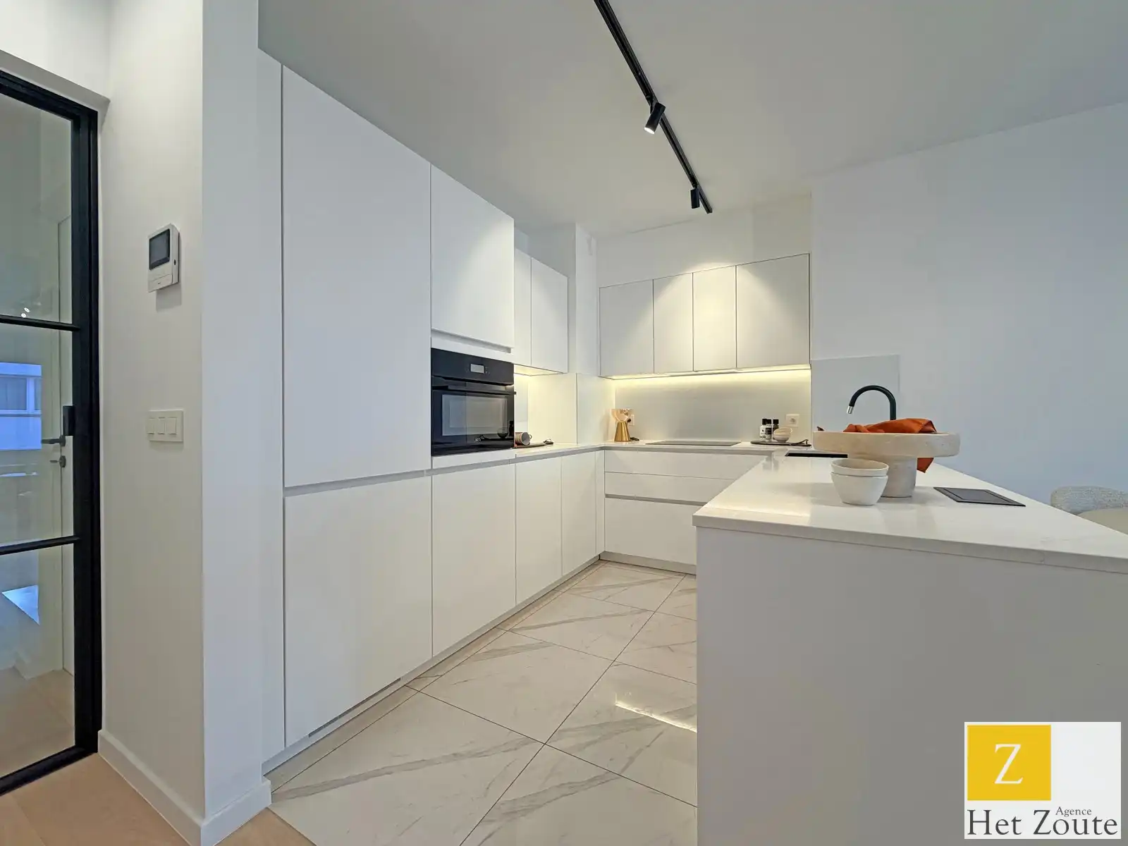 Gerenoveerd appartement vlakbij het Van Bunnenplein foto 2