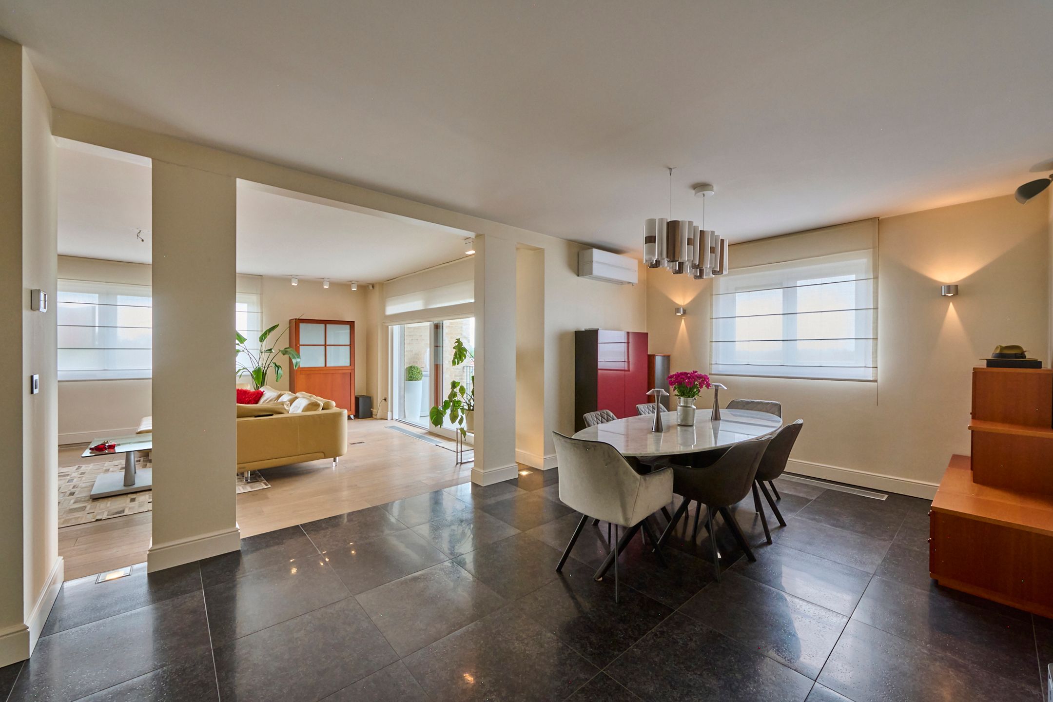 Luxueus afgewerkt penthouse + 2 terrassen + parking foto 2
