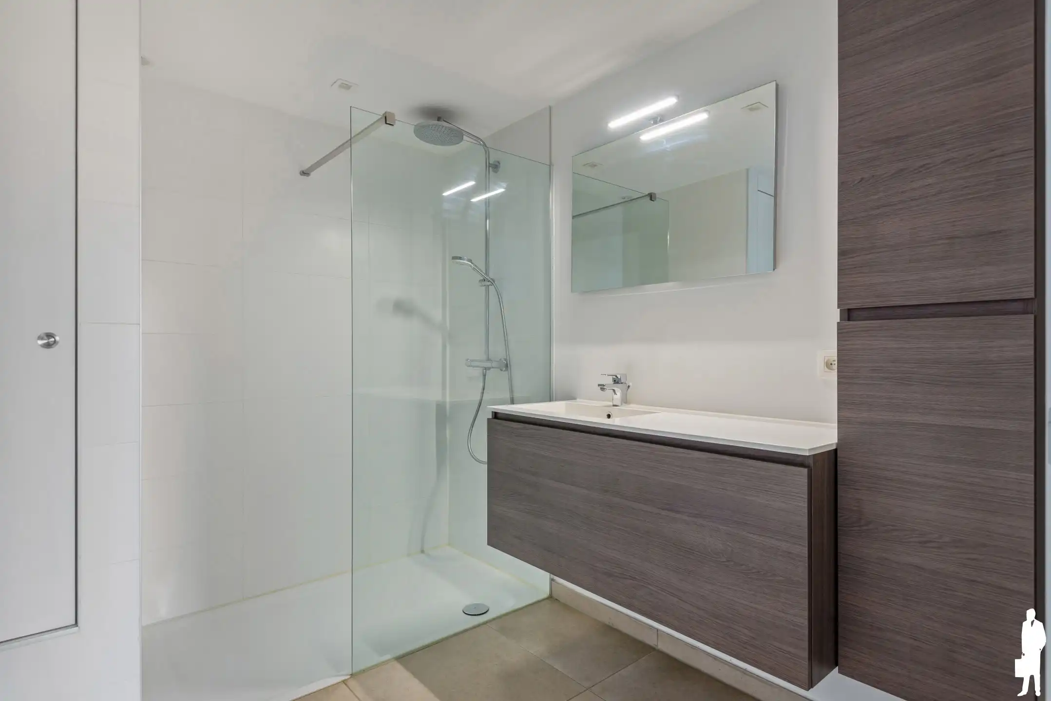 Modern appartement met 3 slaapkamers, terras en staanplaats foto 19