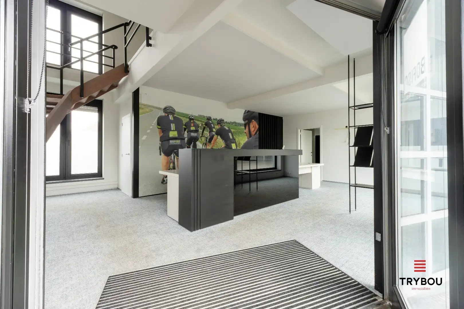 Groot kantoorgebouw op toplocatie te Ieper foto 3