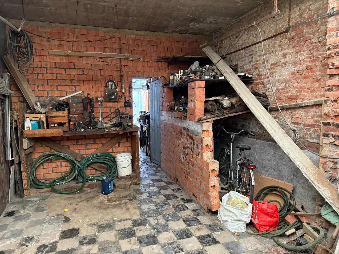 Te renoveren stadswoning met 4 slpk, koer en garage foto 26