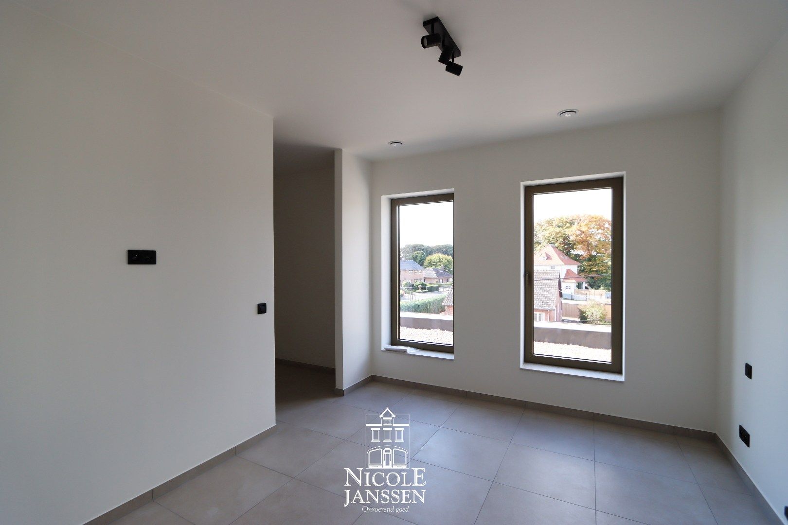 Penthouse met terras en  twee autostandplaatsen foto 13