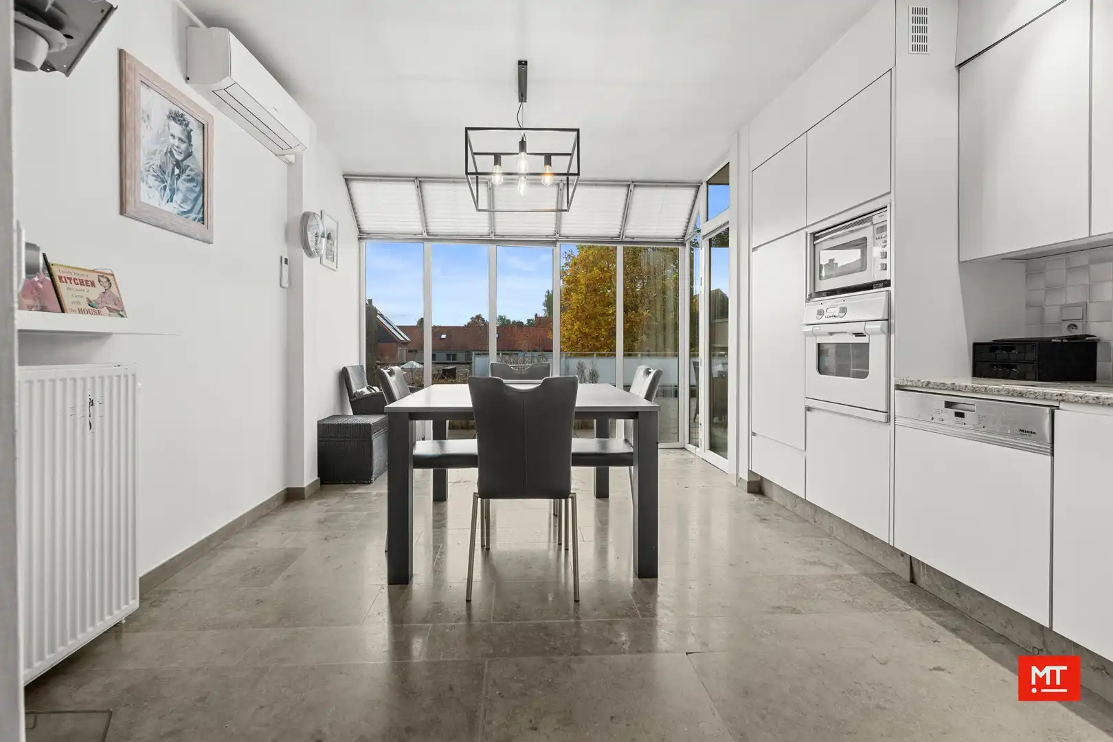 Bijzonder ruim gebouw met tal van mogelijkheden en uitweg, te koop in de dorpskern van Dadizele foto 14