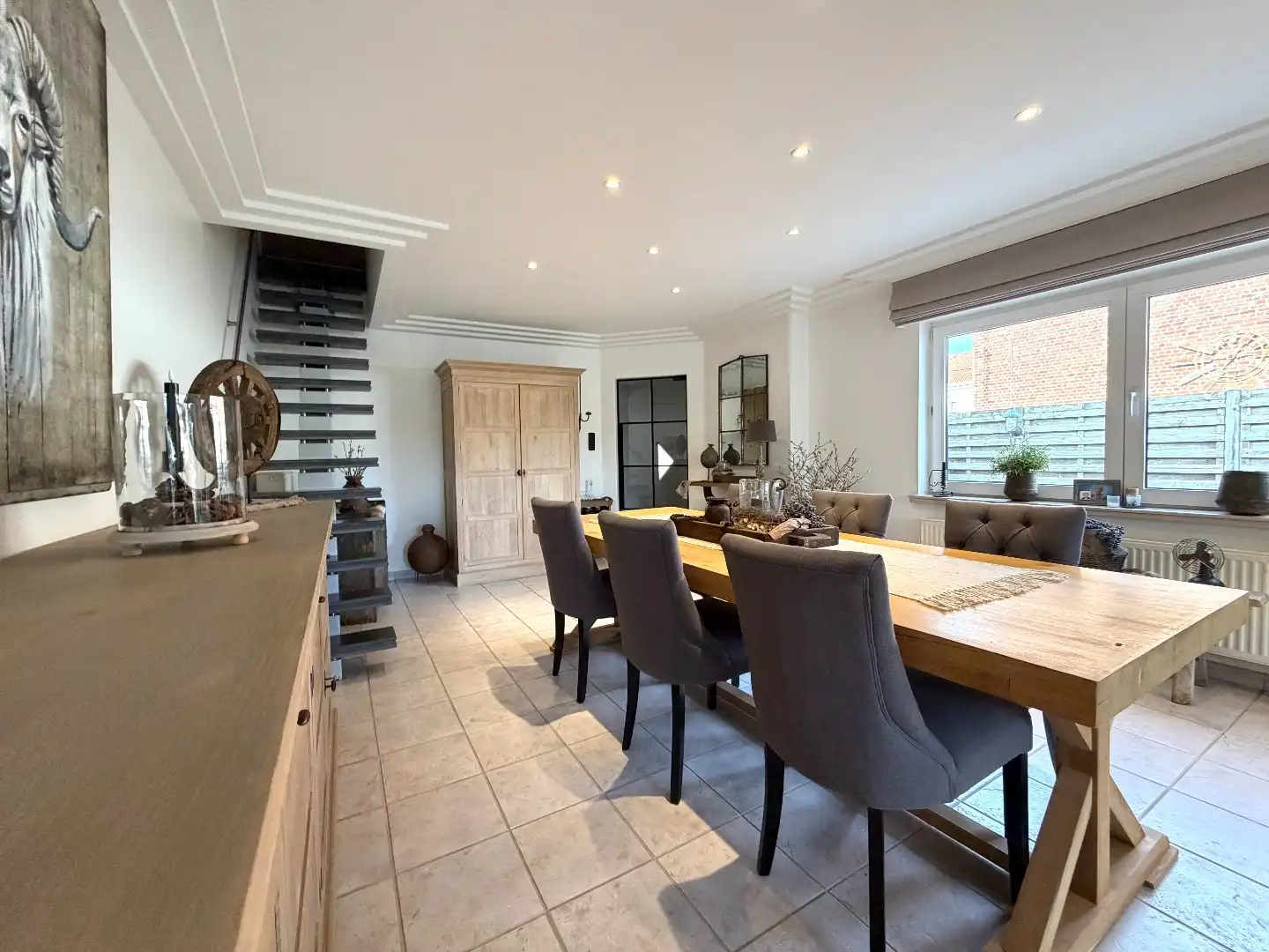 Instapklaar wonen? Ontdek deze woning met 4 slaapkamers, poolhouse en nieuwe badkamer. foto 11