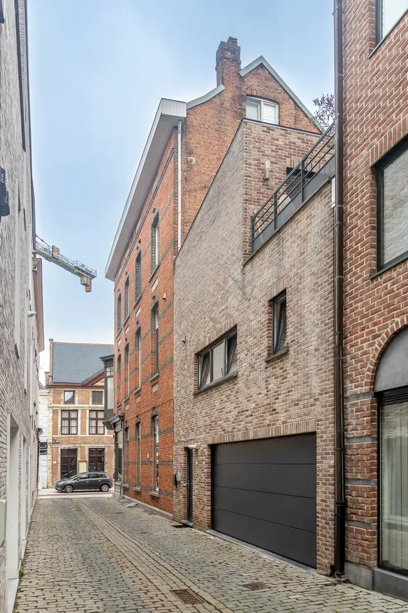 Investeringspand bestaande uit 3 app, handelspand en garage foto 2