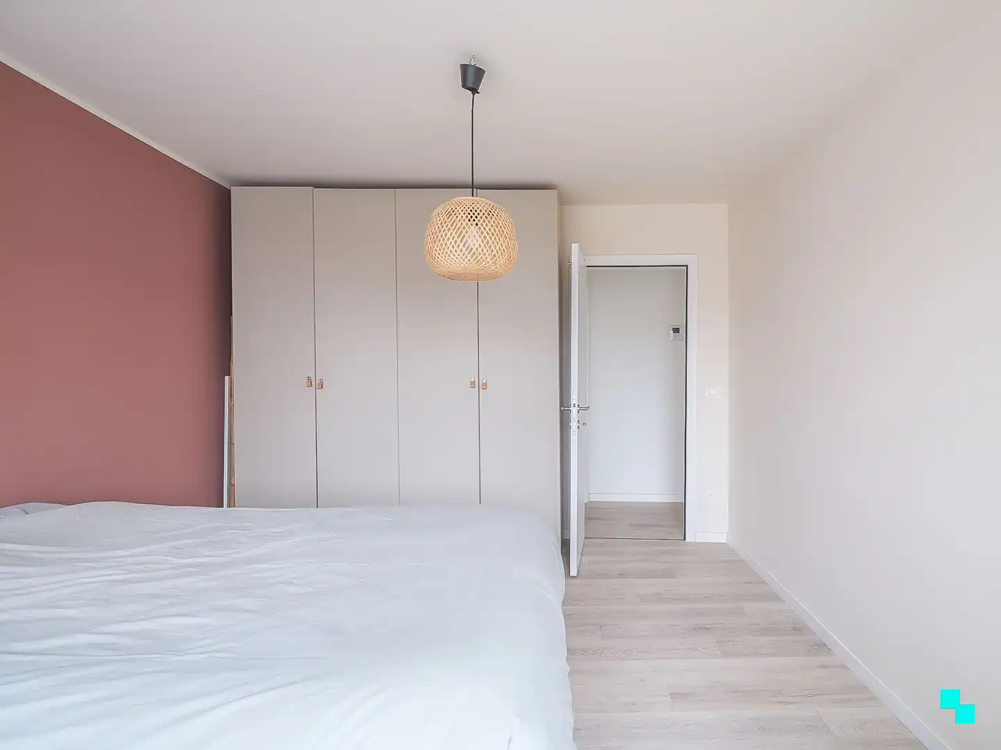 Instapklare rijwoning te Bottelare dorp met garage en tuin foto 21