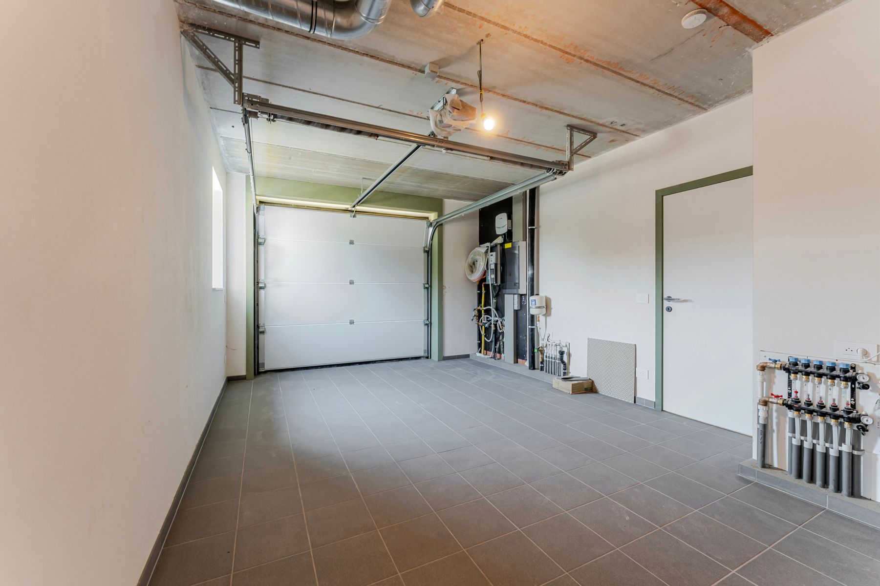 Moderne, halfopen woning foto 10