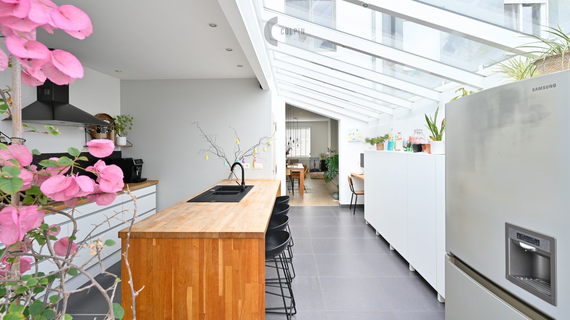 Lichtrijke gerenoveerde rijwoning met tuin vlakbij het strand foto 4