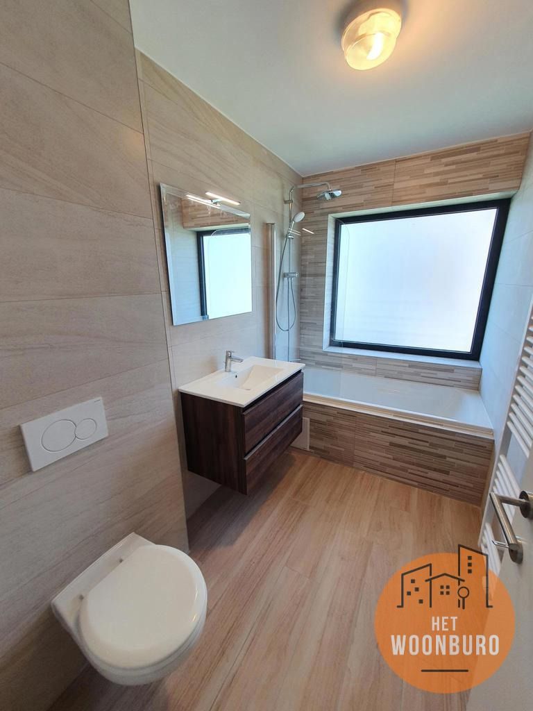 Appartement 4e Verd. achteraan met autostaanplaats foto 9