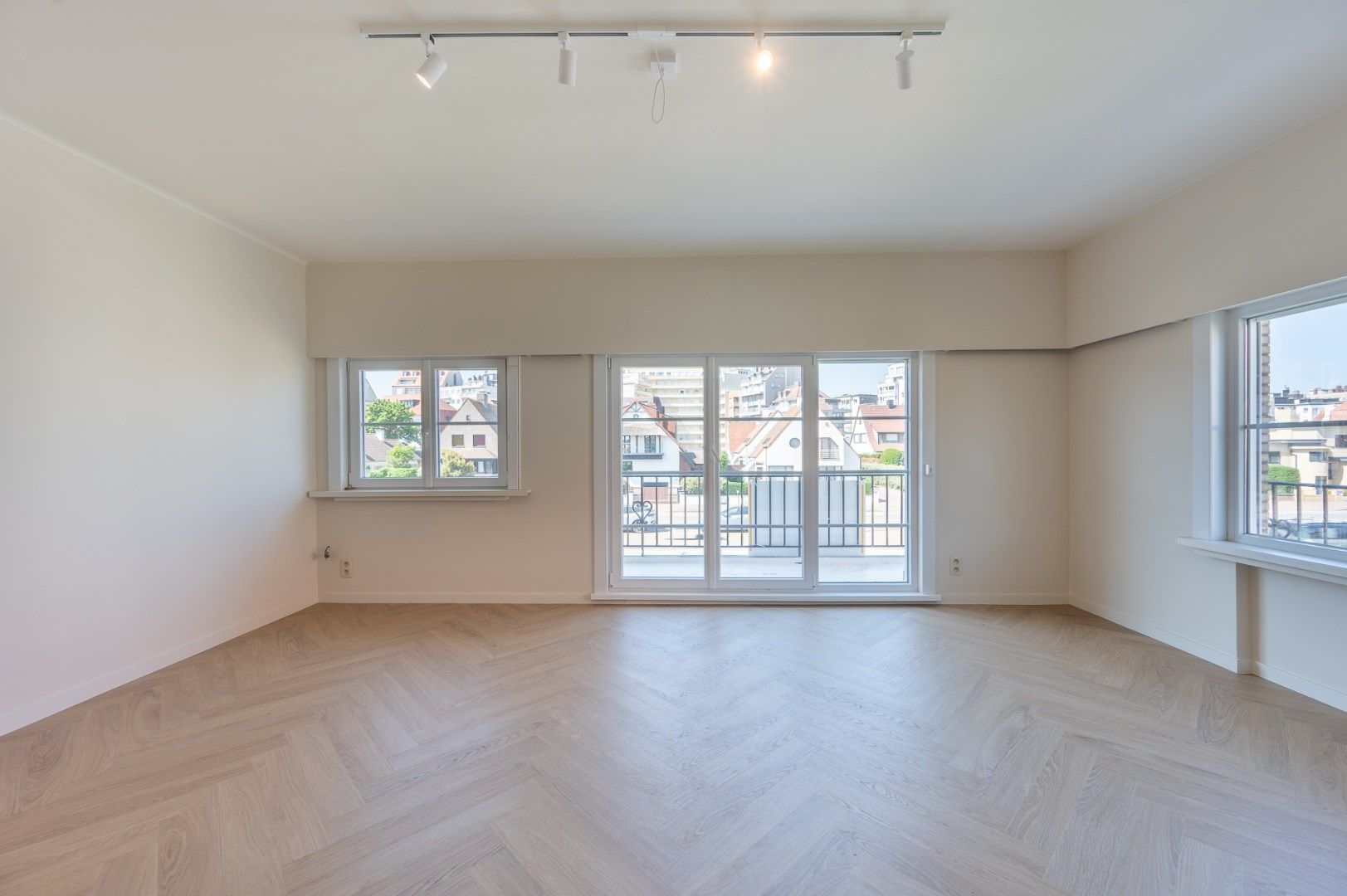 Fraai gerenoveerd appartement in residentieel Duinbergen foto 5