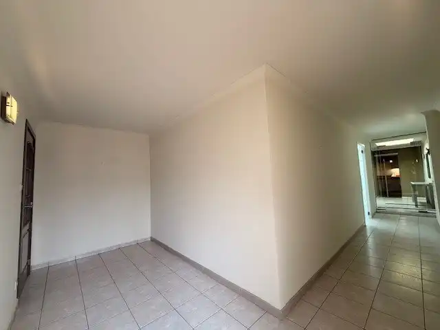 Duplex appartement met 2 slaapkamers en dakterras in het centrum van Maaseik.  foto 2