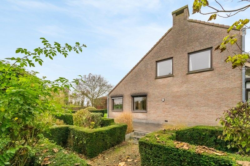 Zeer ruime gezinswoning met prachtige tuin op een perceel van 1806 m² te Gistel foto 24