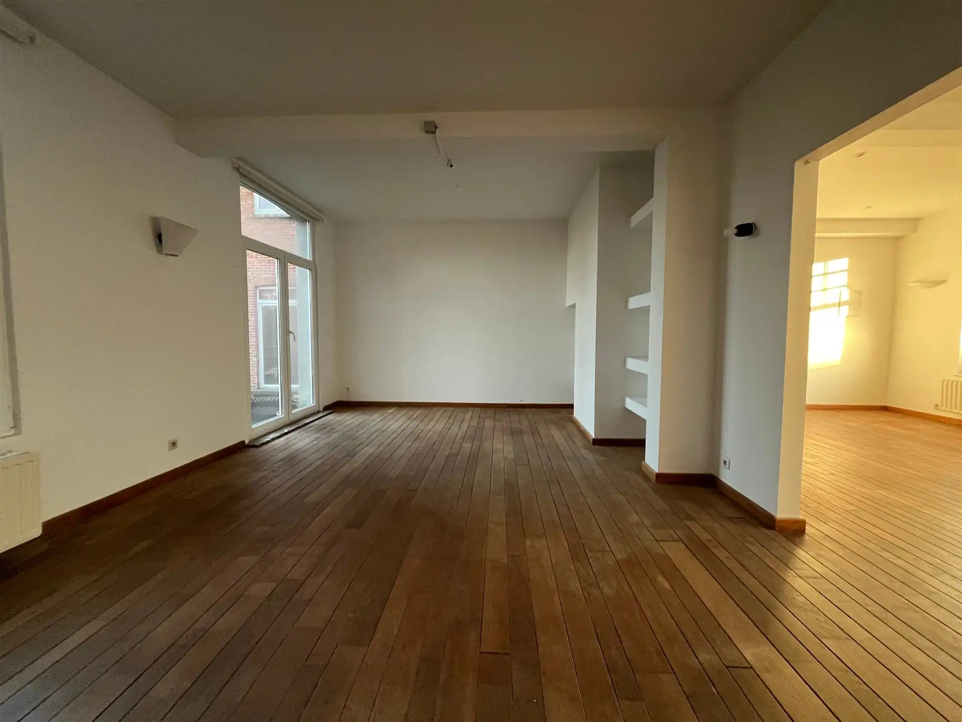 Appartementsgebouw met parking en tuin! foto 3