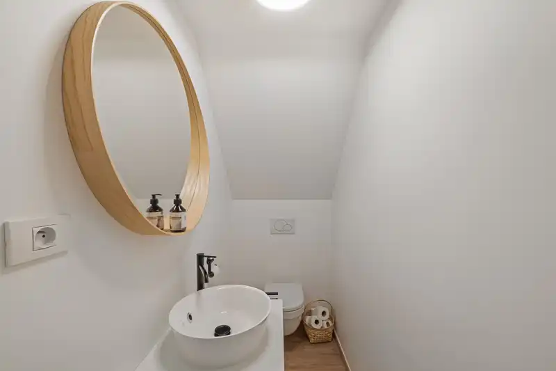 Hooglede – Verrassend ruime tussenwoning met villa-allures op 1.218 m² foto 13