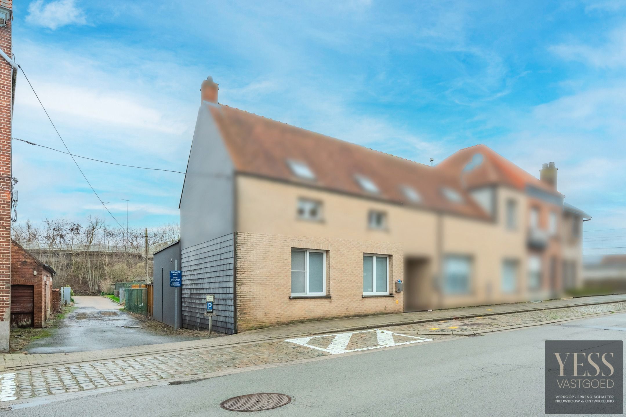 Instapklaar gelijkvloers appartement met terras/tuintje foto {{pictureIndex}}