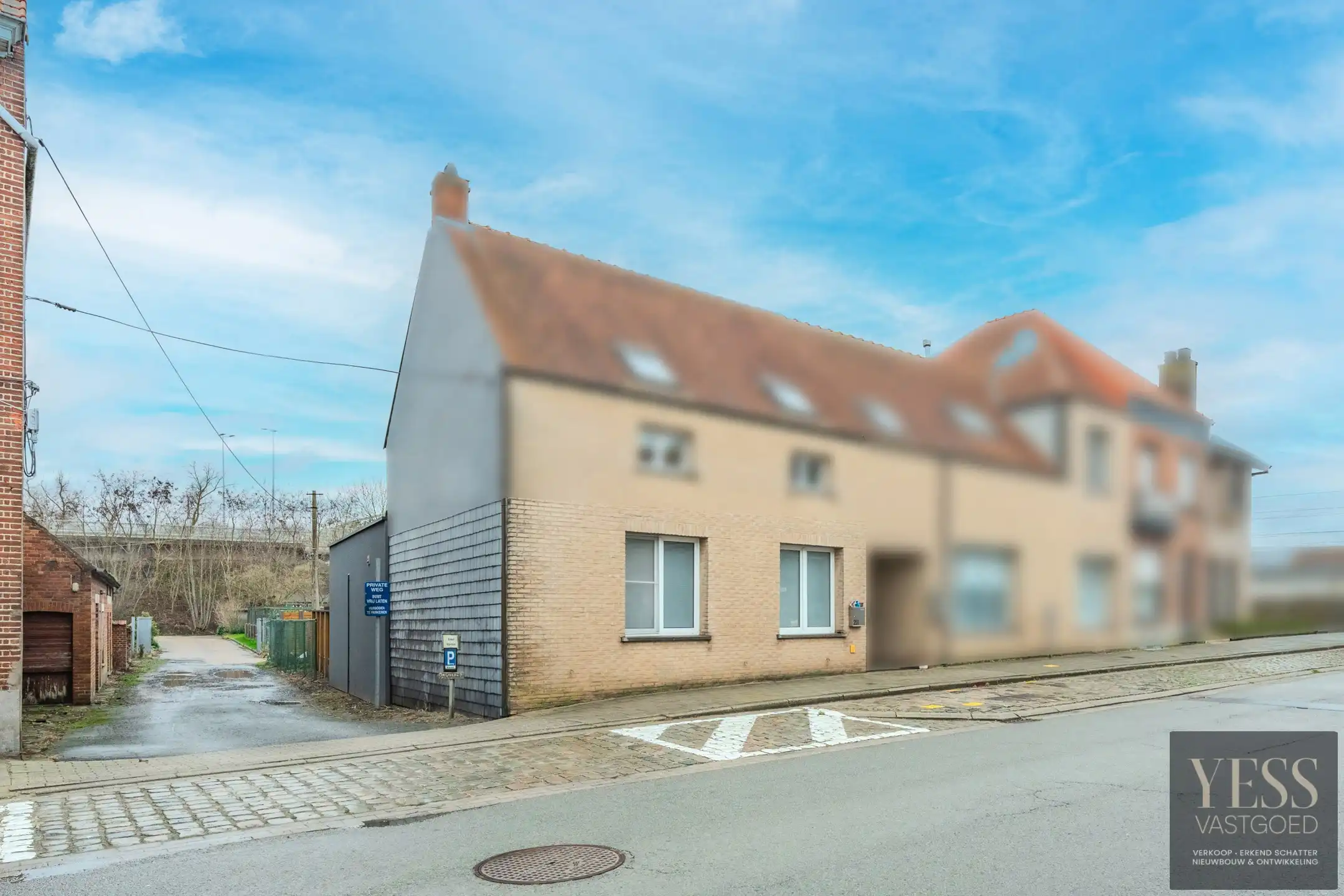 Instapklaar gelijkvloers appartement met terras/tuintje foto {{pictureIndex}}