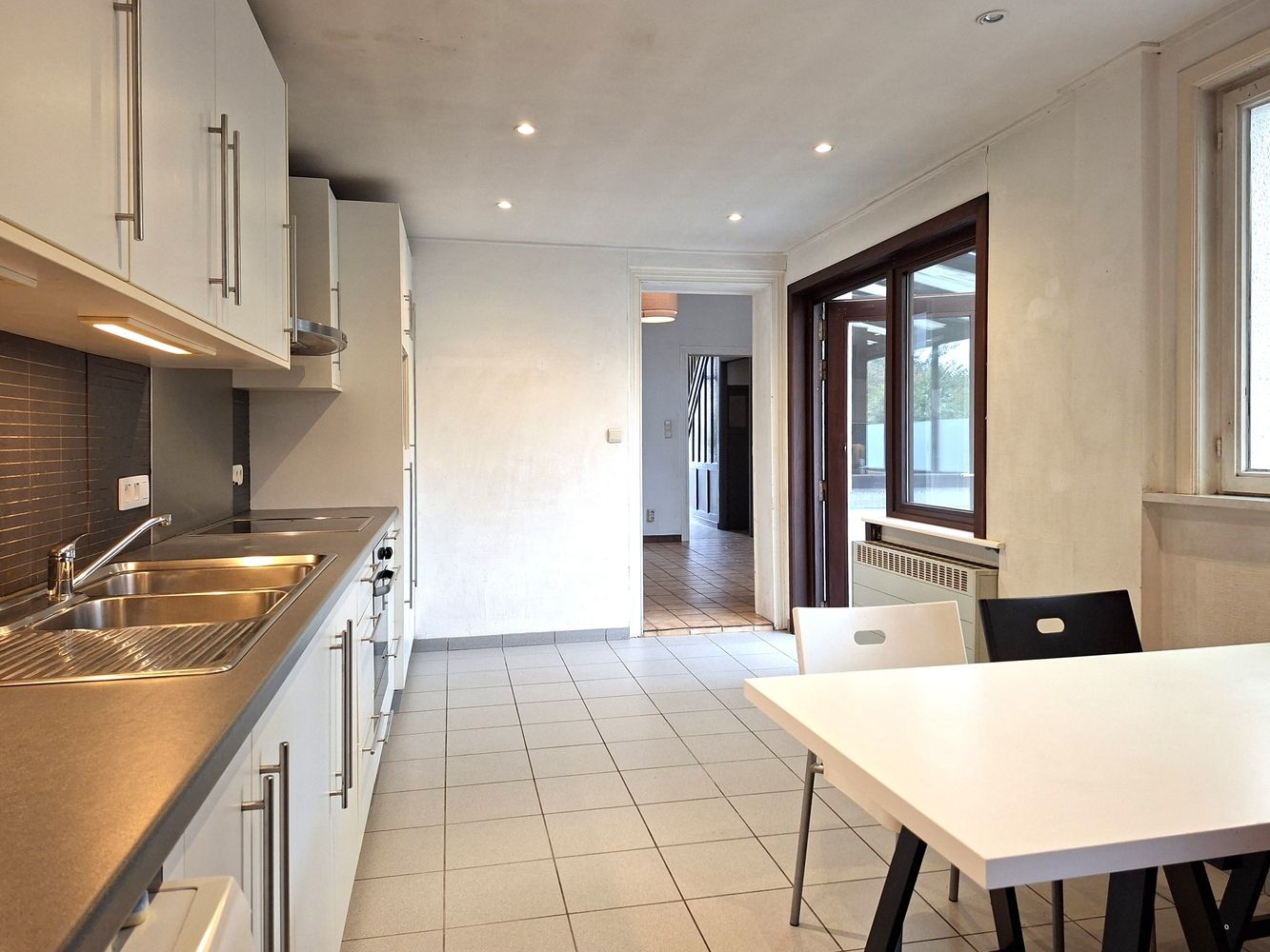 Licht te renoveren woning / 4 slaapkamers en tuin / centrale ligging foto 11