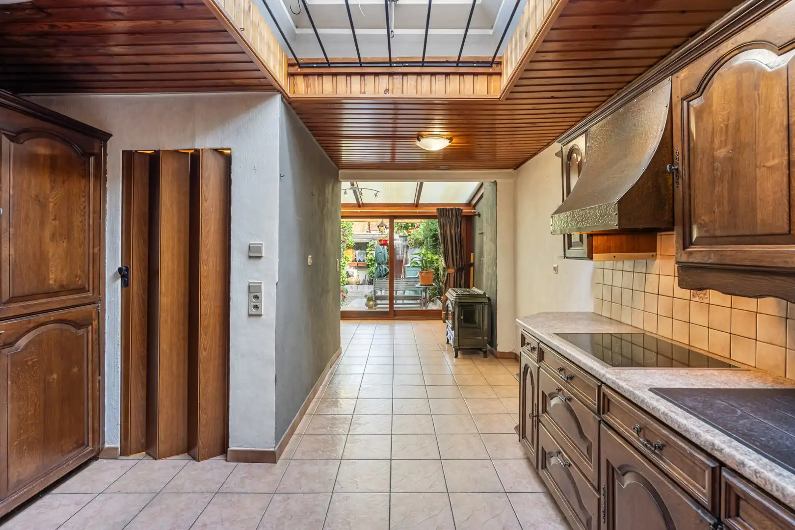 Rijwoning met veel potentieel en authentieke elementen te Evere foto 3